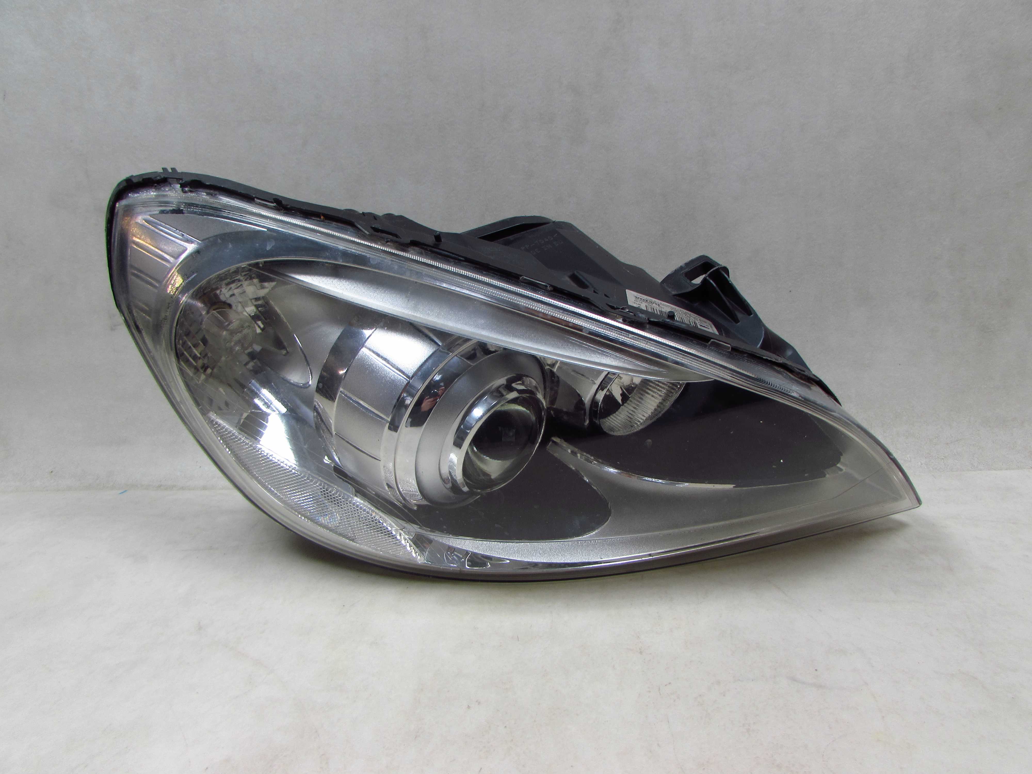 VOLVO S60 II V60 10-13 LAMPA REFLEKTOR PRZOD PRAWY XENON UK USZKODZONY 31299993