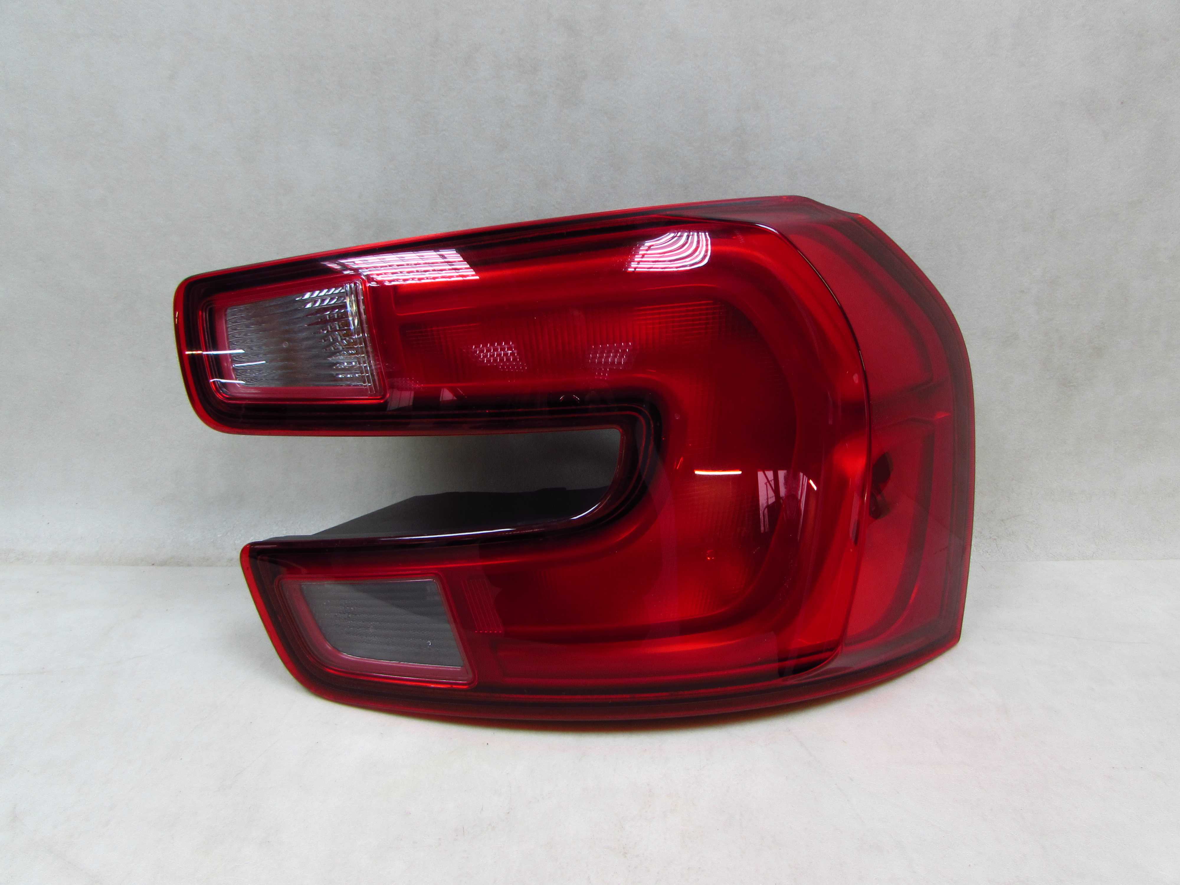 CITROEN C4 II GRAND PICASSO 13-17 LAMPA TYL PRAWA 9676853880