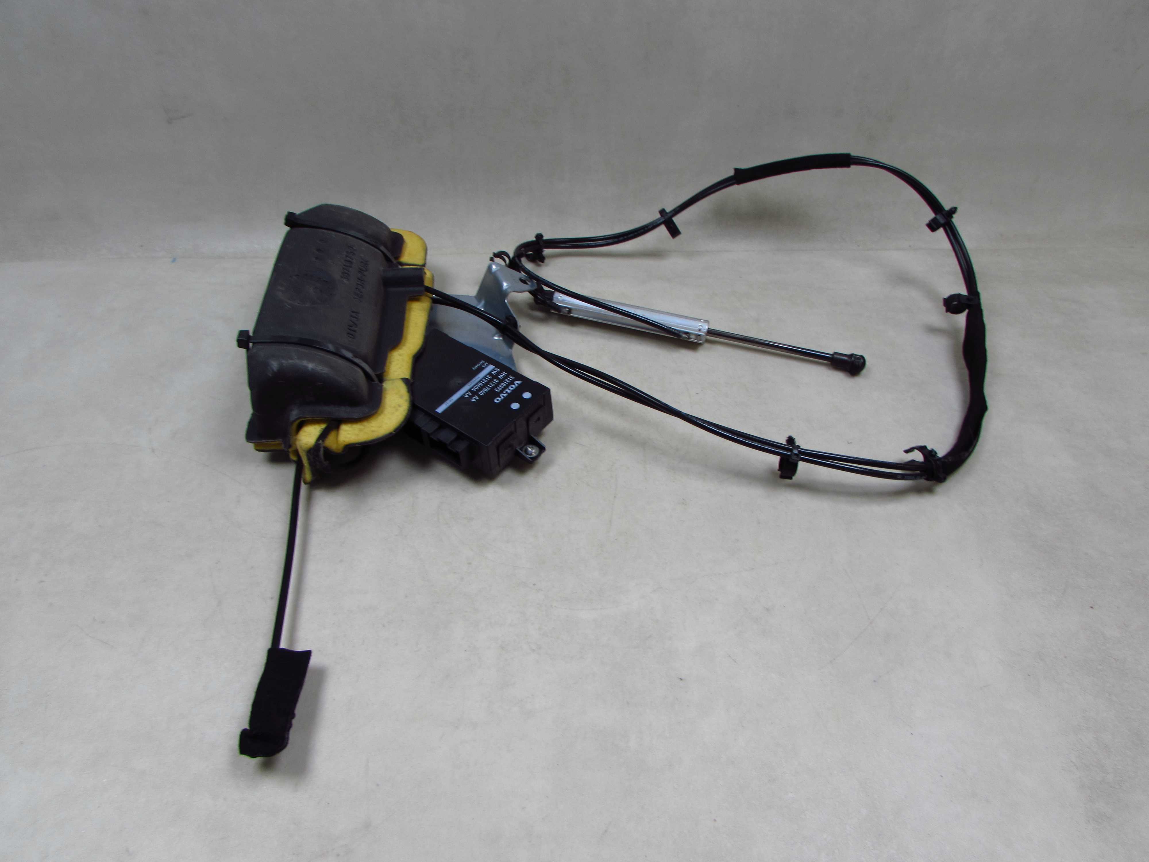 VOLVO V70 III XC70 07-16 MECHANIZM POMPA SILOWNIKA KLAPY BAGAZNIKA 31218393