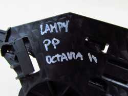 SKODA OCTAVIA II 04-08 SLIZG MOCOWANIA PLYTA LAMPY REFLEKTORA PRZOD PRAWY 1Z0941340