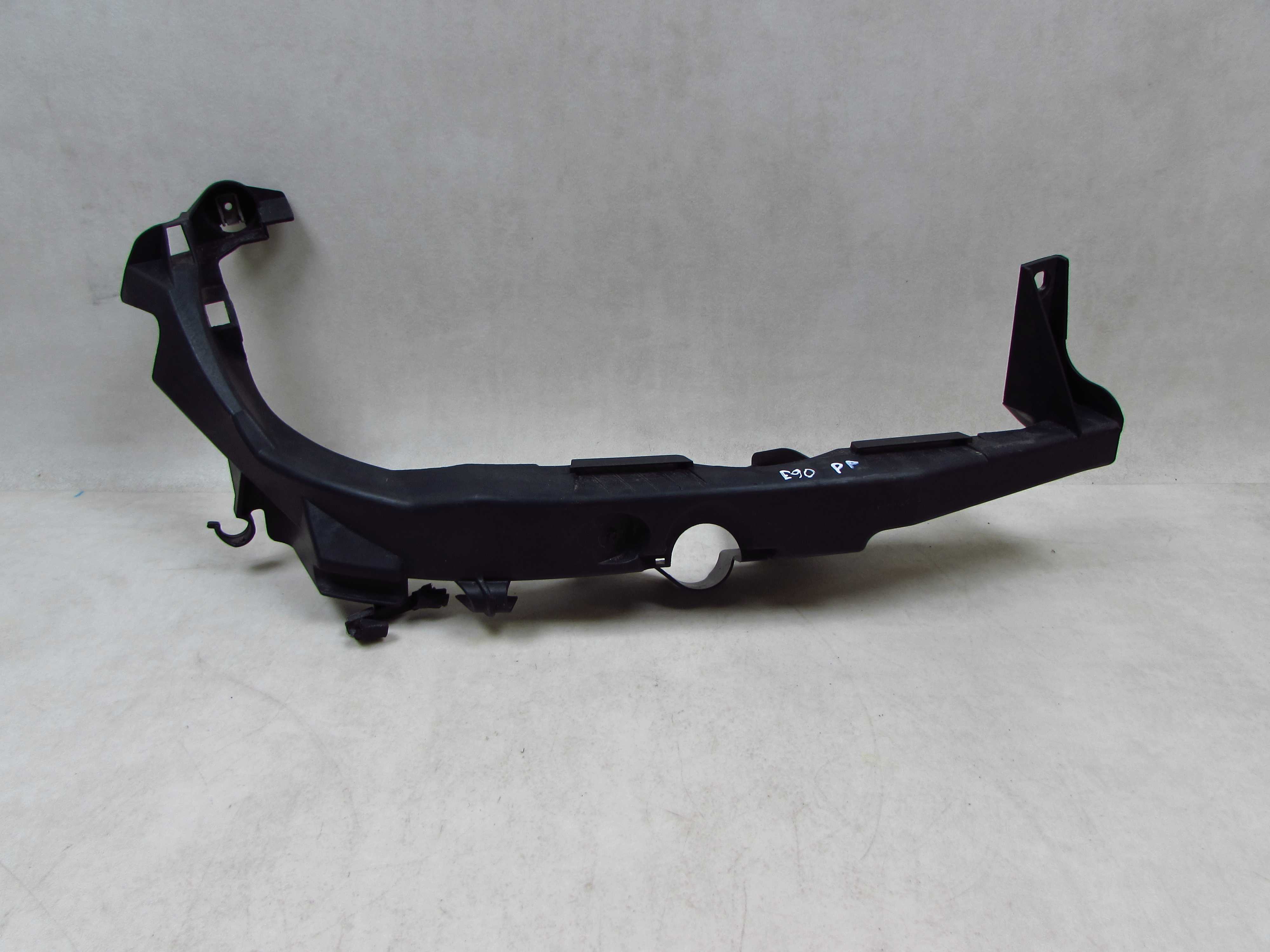 BMW 3 E90 04-08 MOCOWANIE SLIZG LAMPY PRZOD PRAWY 51647116708