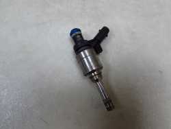 VW AUDI SEAT SKODA 1.8 TFSI WTRYSK WTRYSKIWACZ PALIWA 06H906036B 0261500033
