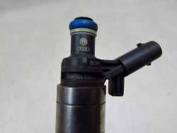 VW AUDI SEAT SKODA 1.8 TFSI WTRYSK WTRYSKIWACZ PALIWA 06H906036B 0261500033