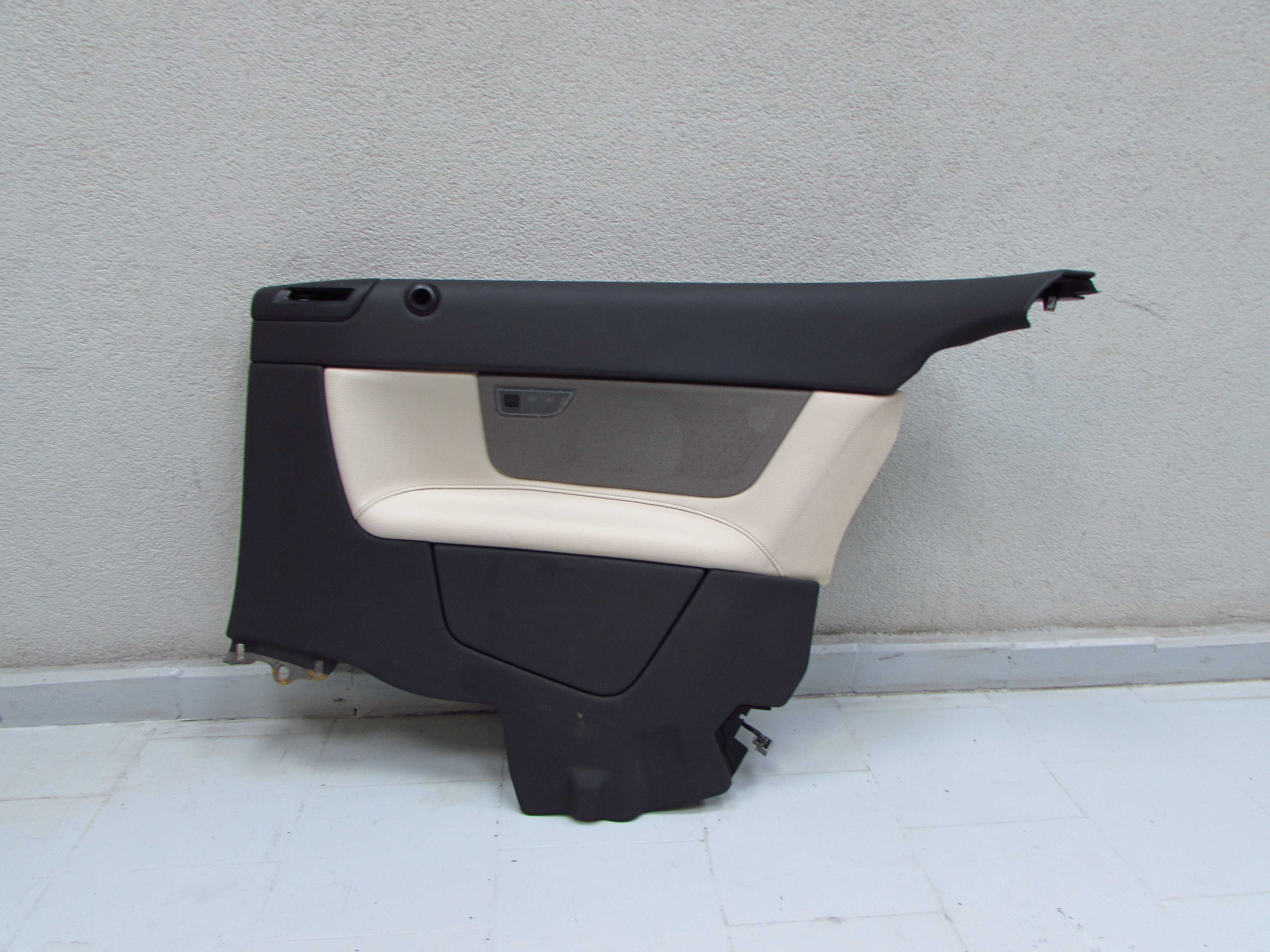 VOLVO C70 II CABRIO 06-13 BOCZEK TAPICERKA TYL PRAWY SKORA BEZOWA 39888500