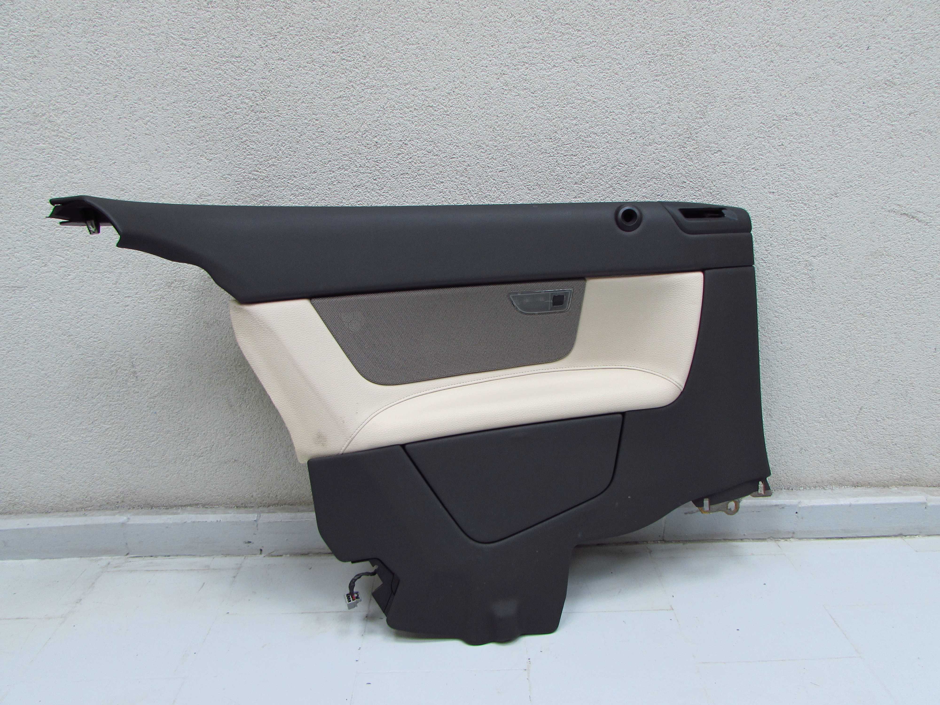 VOLVO C70 II CABRIO 06-13 BOCZEK TAPICERKA TYL LEWY SKORA BEZOWA 39811199