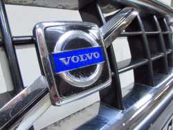 VOLVO C70 II 06-10 ZDERZAK PRZOD GRILL ATRAPA XENON 477