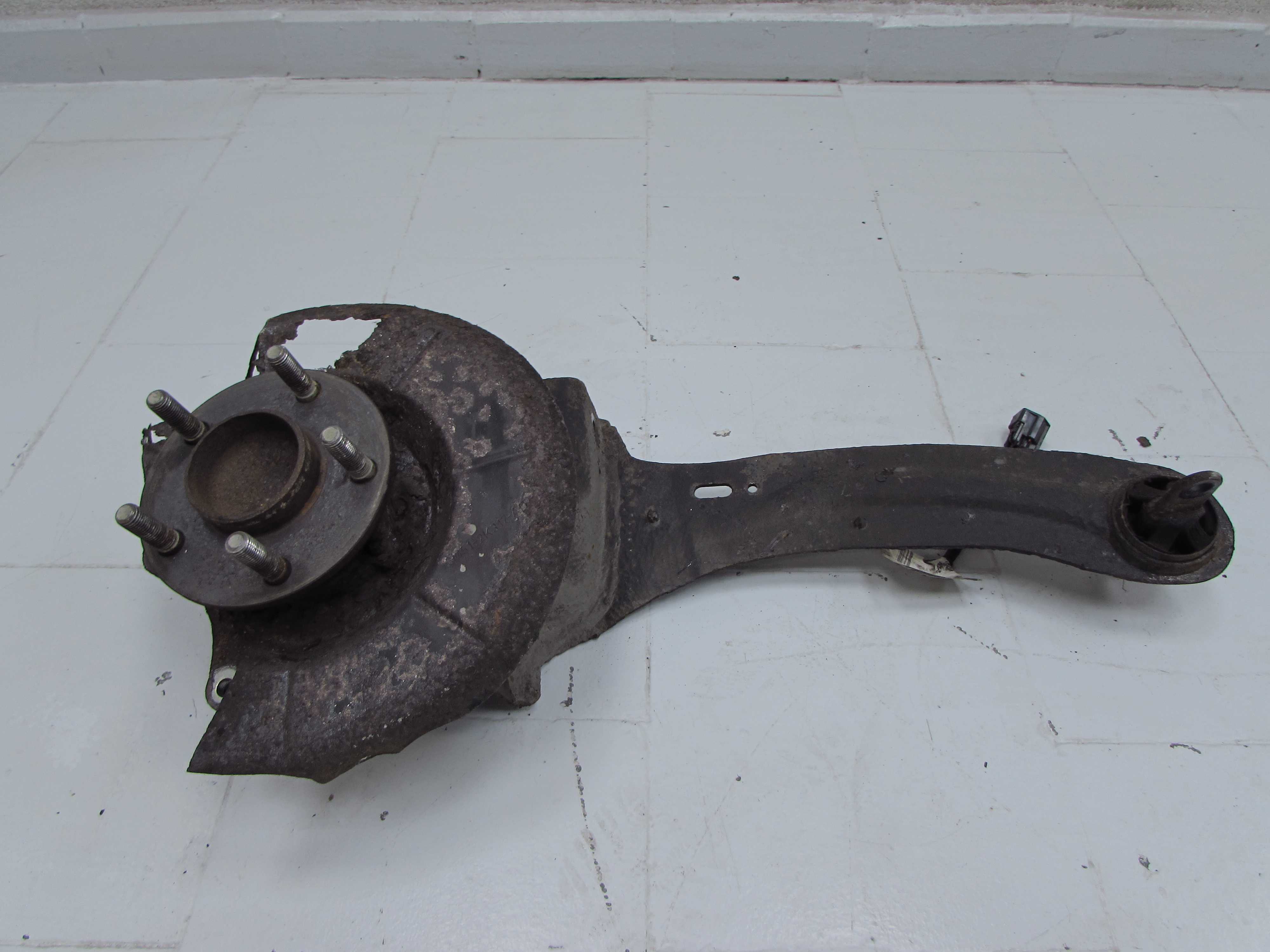 VOLVO C70 06-13 PIASTA ZWROTNICA WAHACZ TYL LEWA