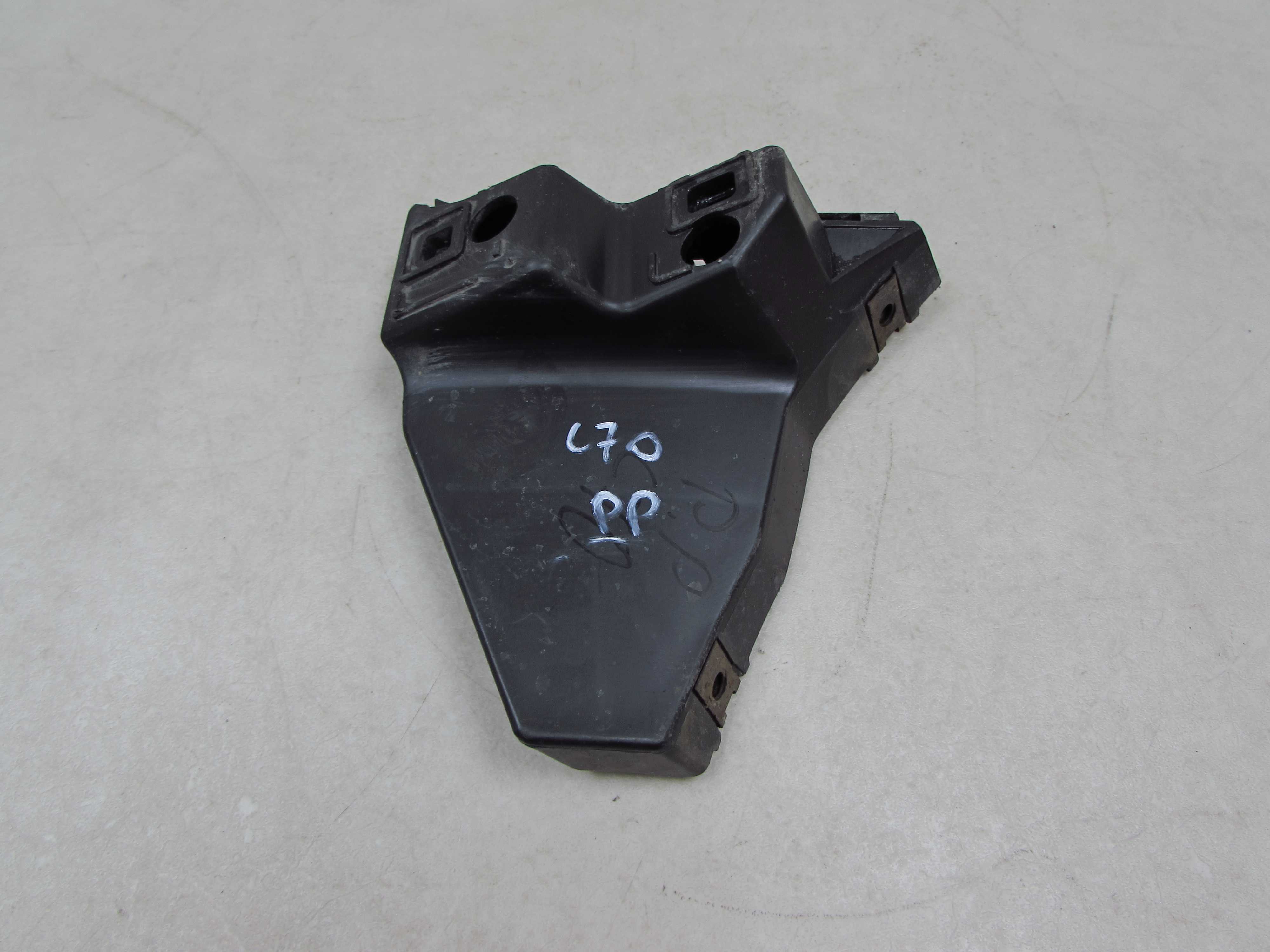 VOLVO C70 II 06-10 SLIZG MOCOWANIE ZDERZAKA PRZOD PRAWY 08620373