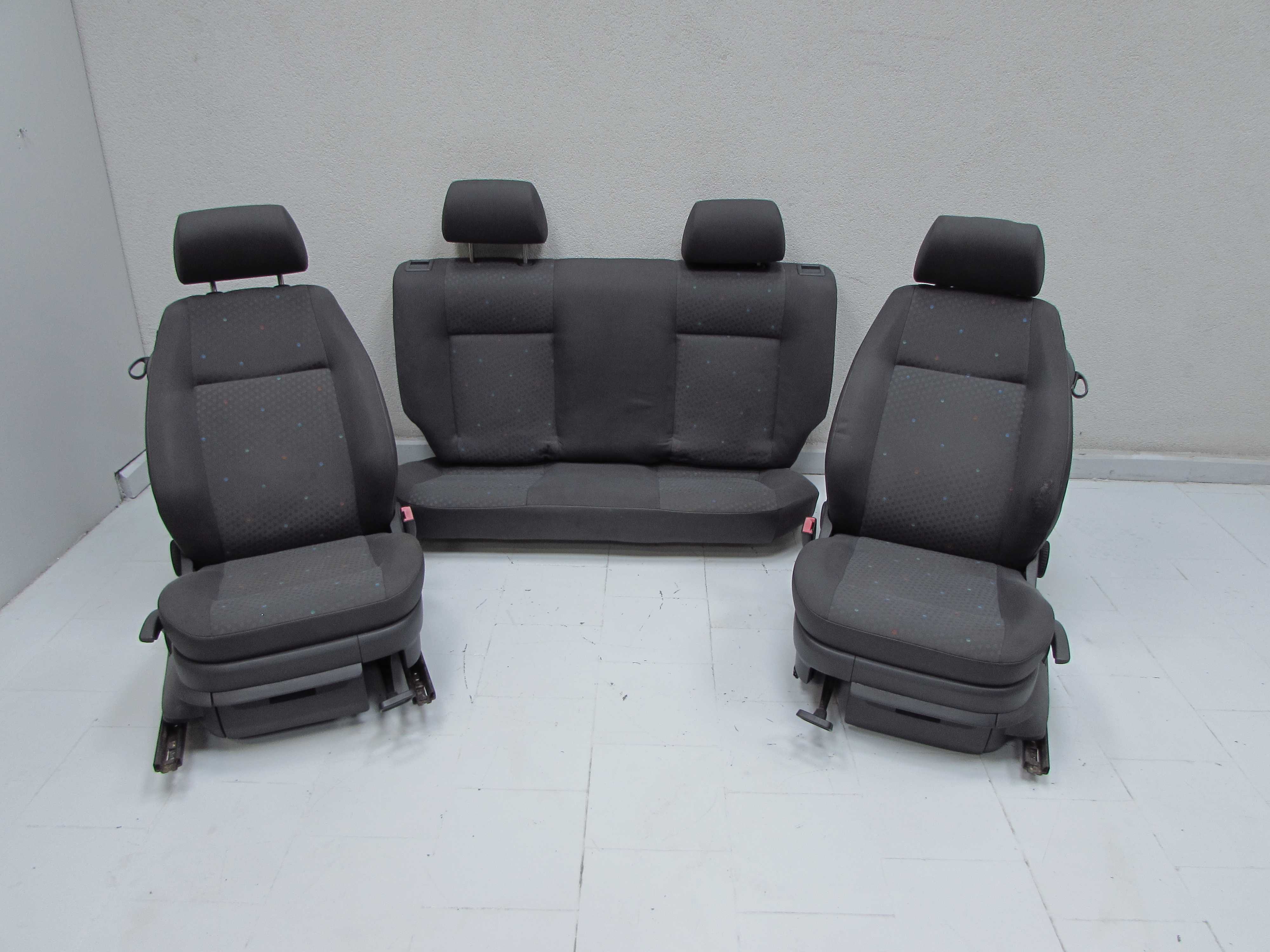 VW POLO IV 9N 01-05 3D FOTELE FOTEL SIEDZENIA KANAPA