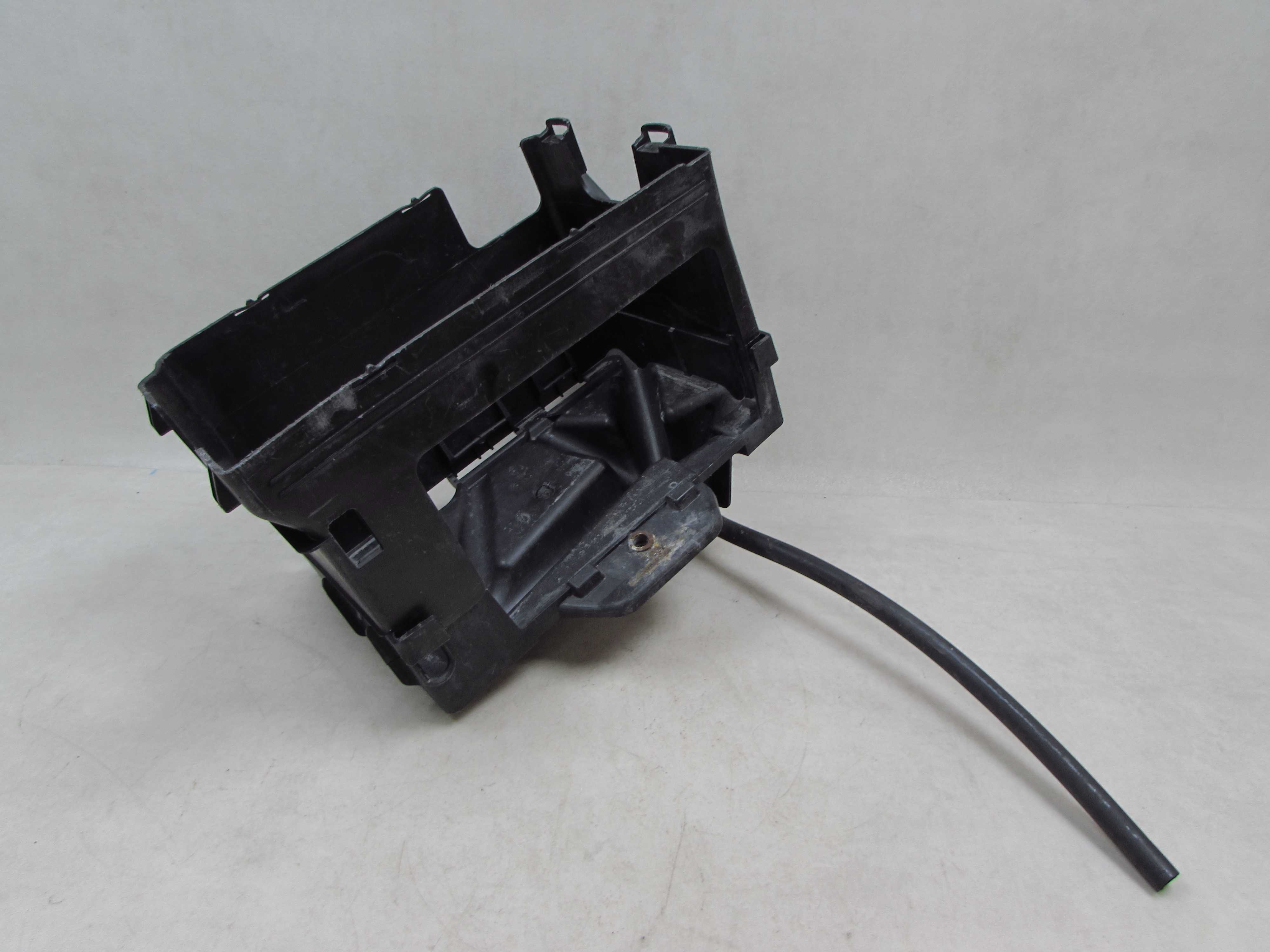 VW POLO IV 9N IBIZA 6L 02-08 SKRZYNKA PODSTAWA OBUDOWA AKUMULATORA 6Q0915331D
