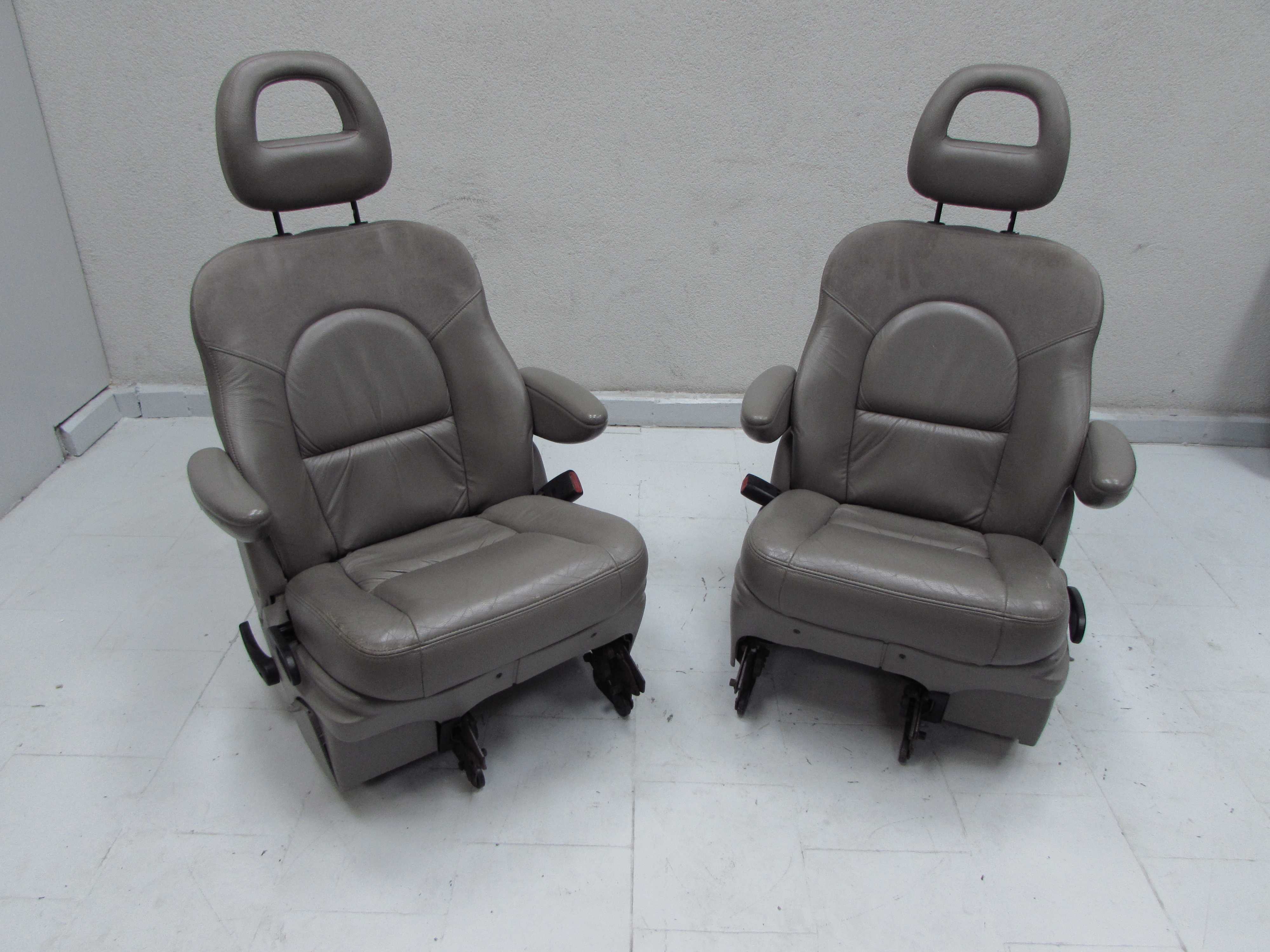 CHRYSLER GRAND VOYAGER IV 00-07 FOTELE KAPITANSKIE TYL PRAWY LEWY SKORA