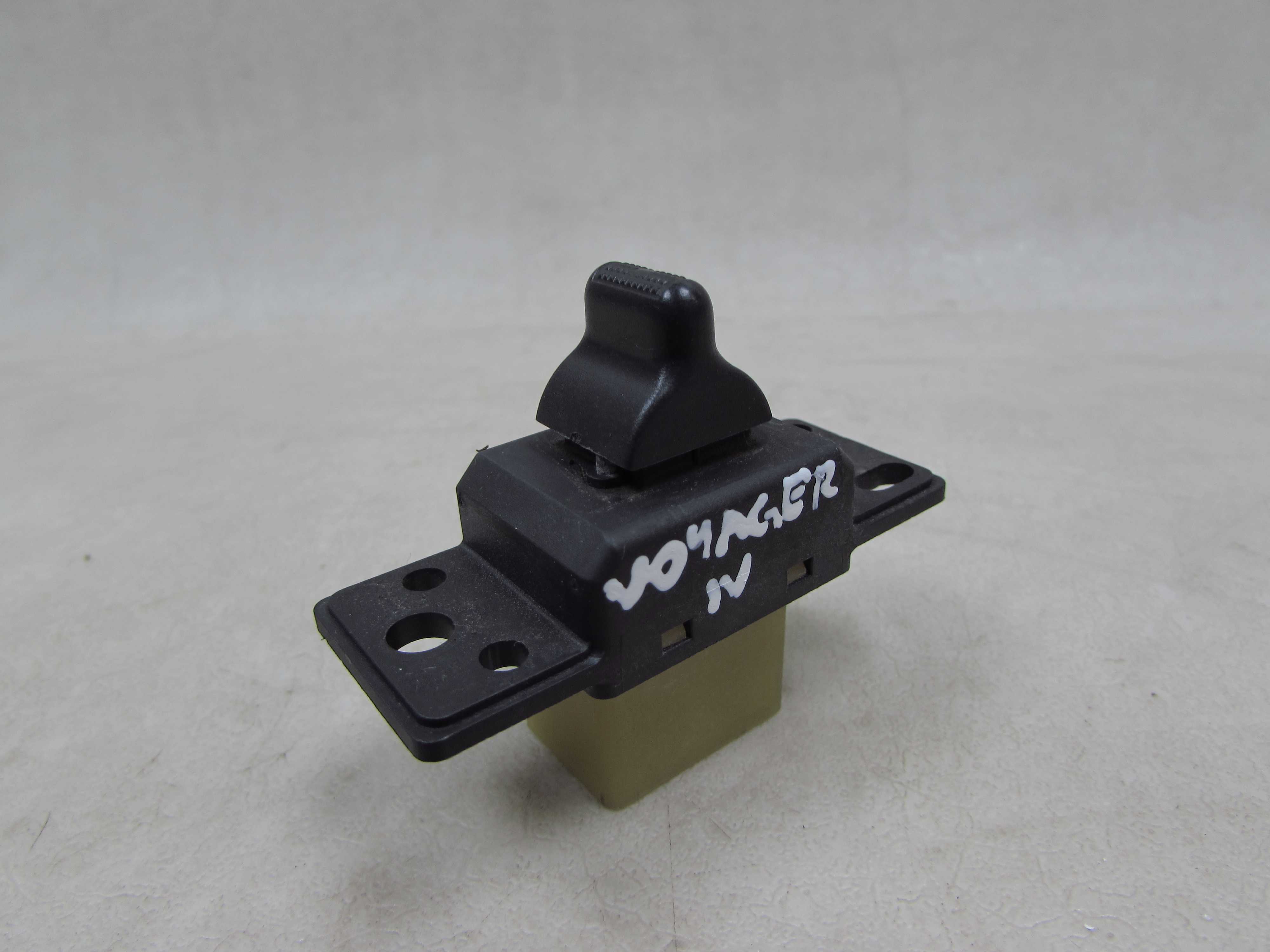 CHRYSLER GRAND VOYAGER IV 00-07 PANEL PRZELACZNIK SZYB PASAZERA