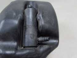 CHRYSLER GRAND VOYAGER 00-07 ZBIORNIK ZBIORNICZEK SPRYSKIWACZY POMPKA 04694074AD 04717973AD