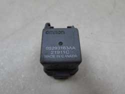 CHRYSLER GRAND VOYAGER DODGE CARAVAN 2.5 CRD 00-07 PRZEKAZNIK SWIEC ZAROWYCH 05293163AA