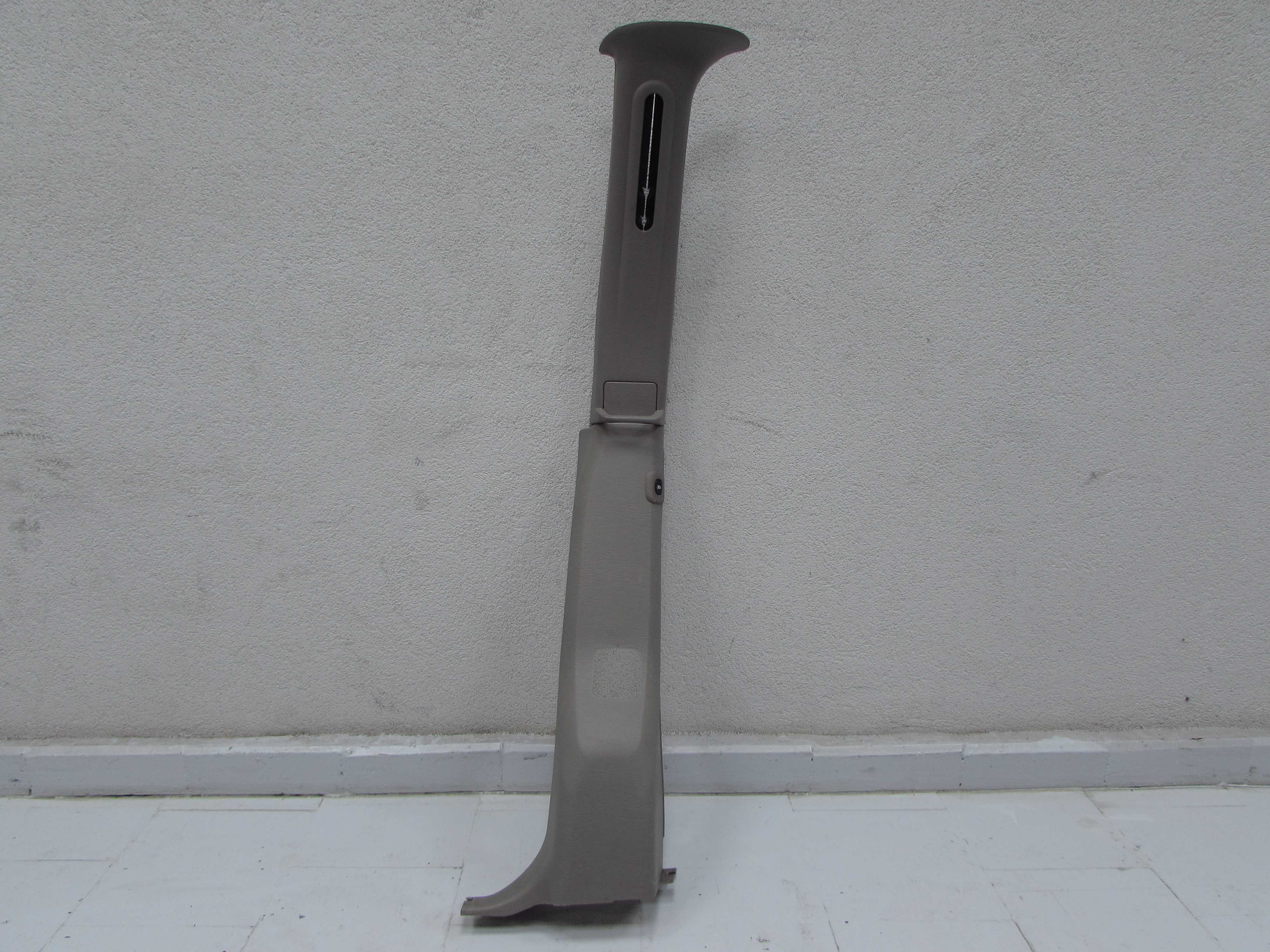 CHRYSLER GRAND VOYAGER IV 00-07 OSLONA POSZYCIE SLUPKA B PRAWY SRODEK