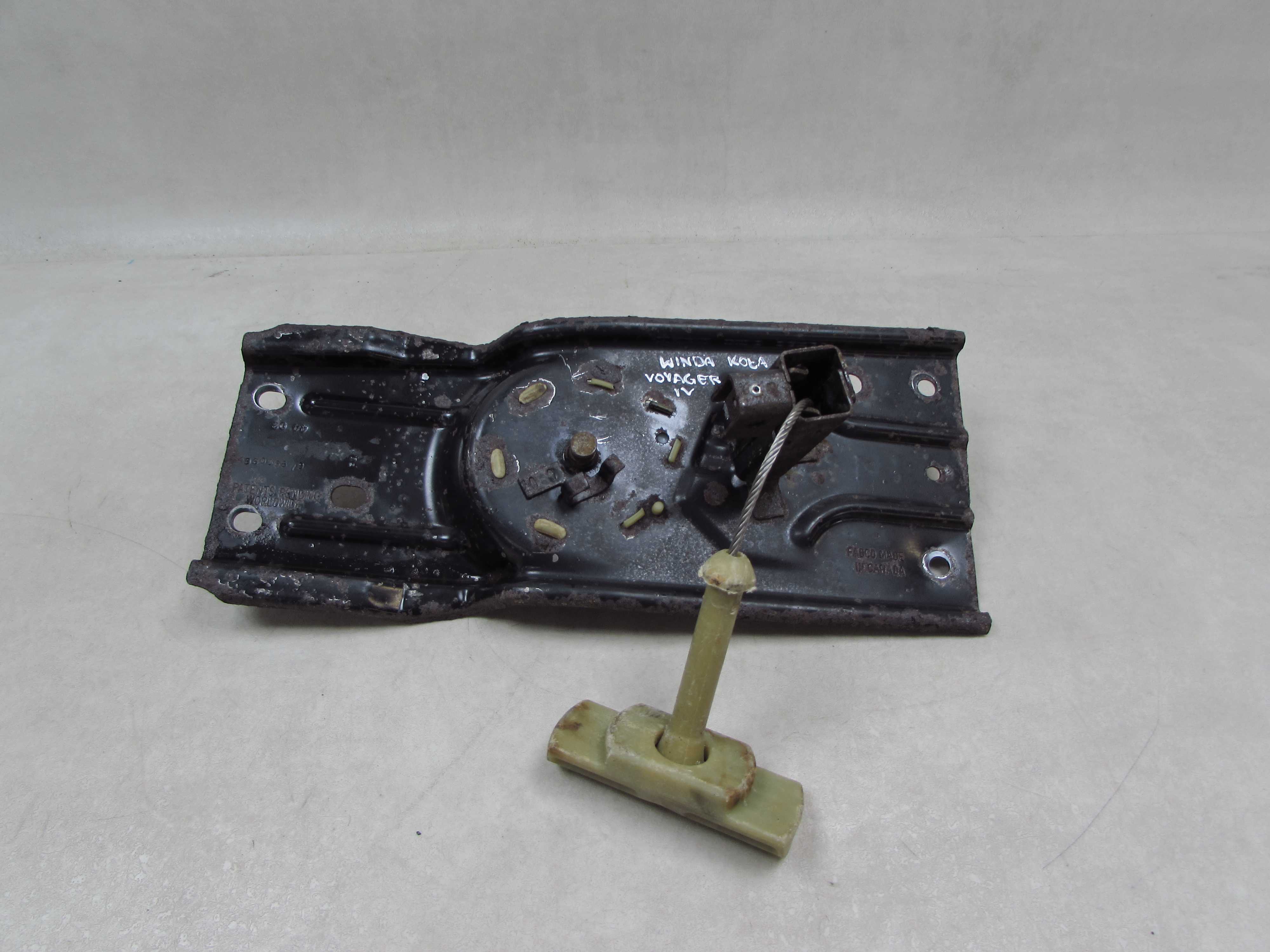 CHRYSLER GRAND VOYAGER IV 00-07 WINDA KOLA ZAPASOWEGO 04860958