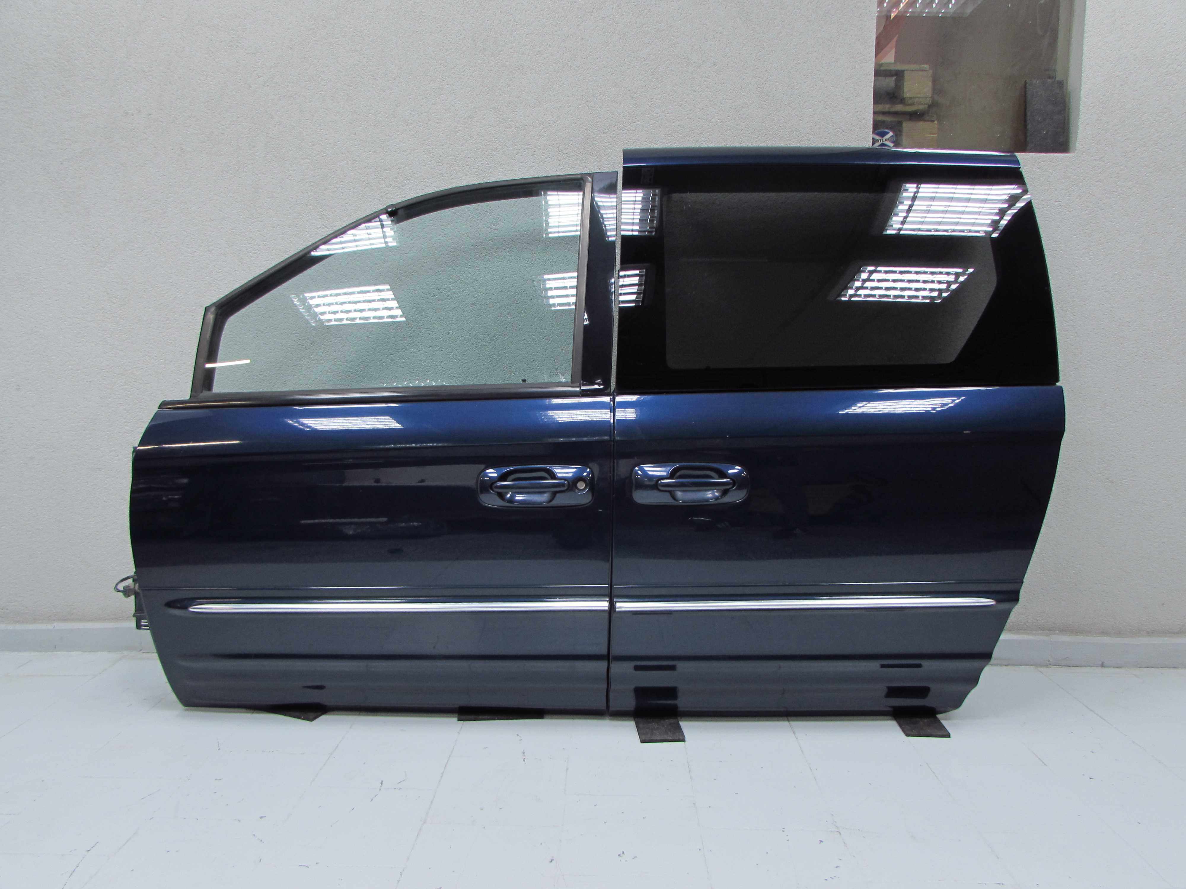 CHRYSLER GRAND VOYAGER IV LIFT 00-07 DRZWI PRZOD LEWY P87