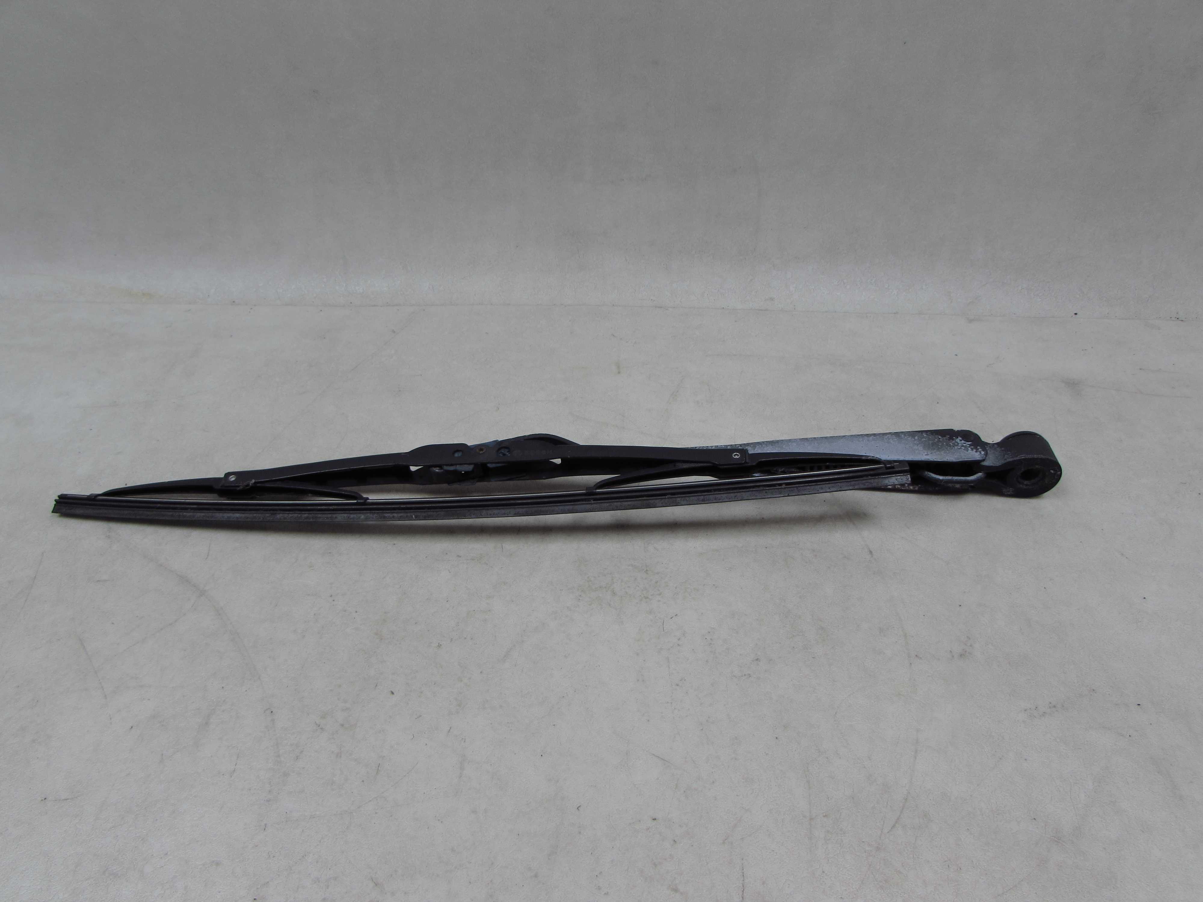 CHRYSLER GRAND VOYAGER IV 00-07 RAMIE WYCIERACZKI KLAPY BAGAZNIKA TYL 05288704