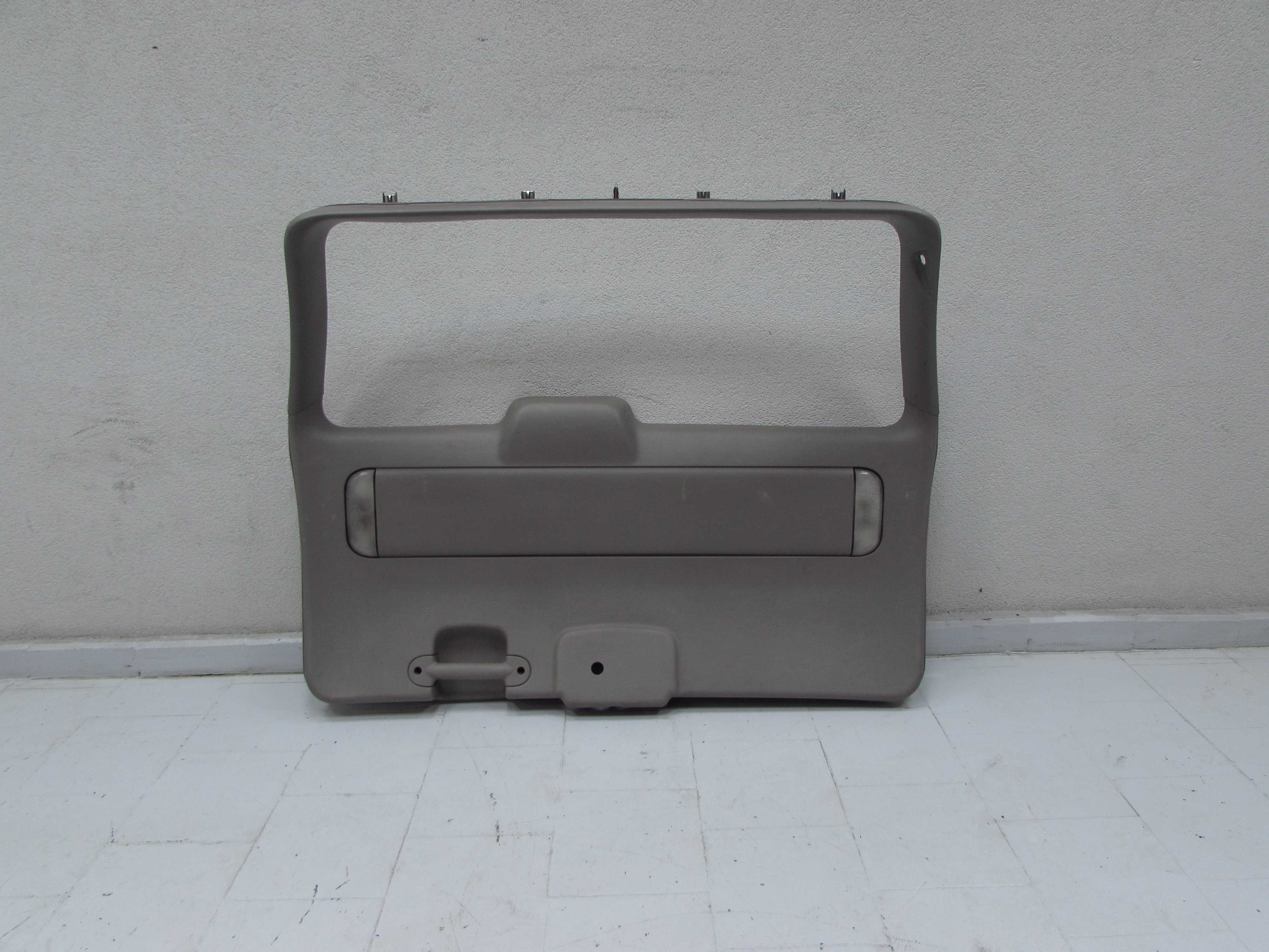 CHRYSLER GRAND VOYAGER IV 00-07 TAPICERKA OSLONA KLAPY BAGAZNIKA TYL