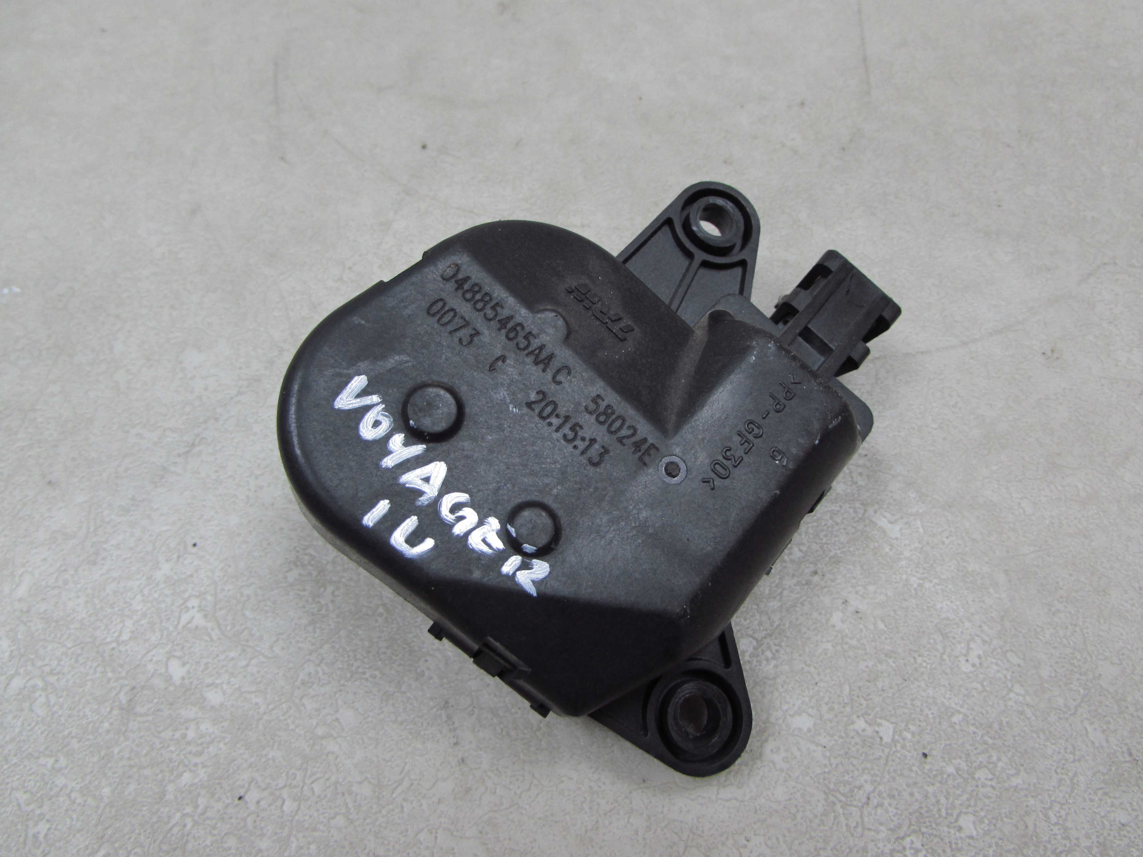 CHRYSLER GRAND VOYAGER IV 00-07 SILNICZEK NAGRZEWNICY 04885465AA
