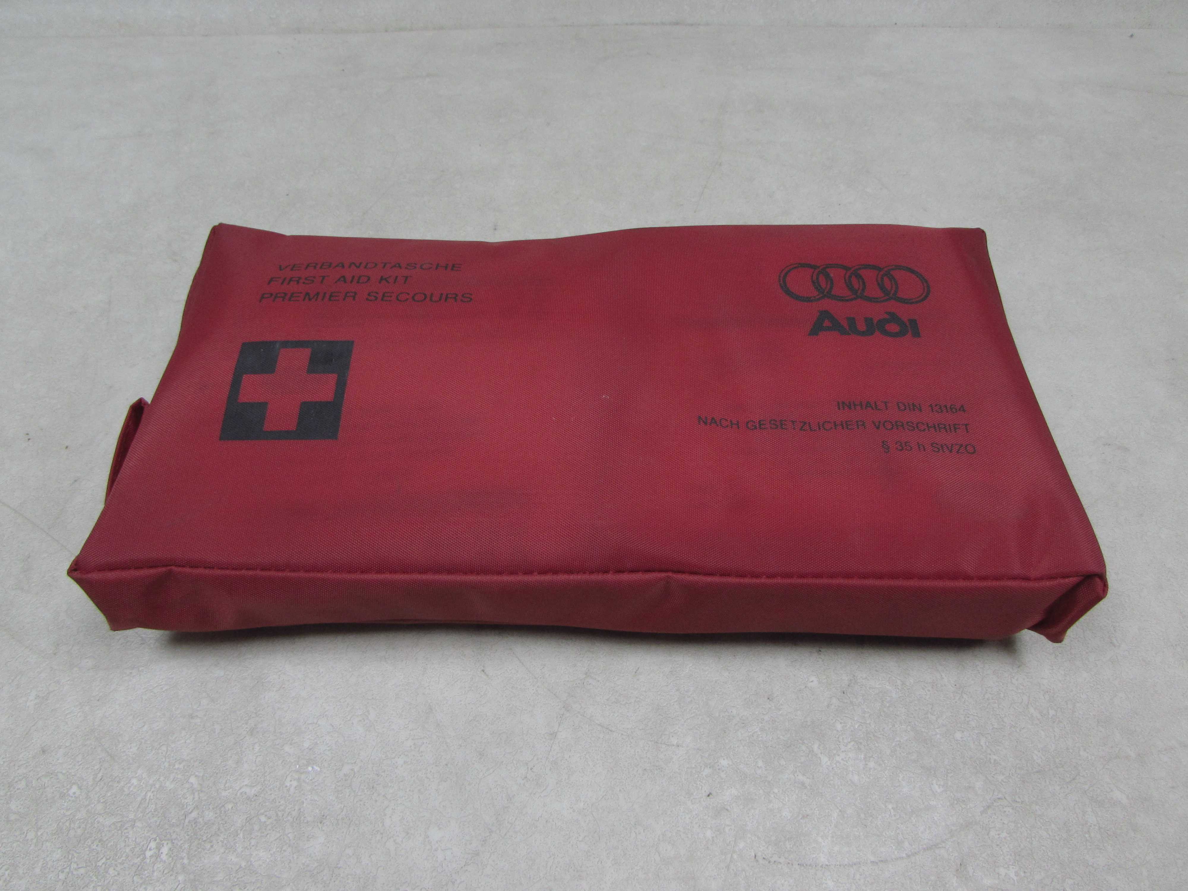AUDI A3 A4 B6 A6 TT APTECZKA PIERWSZEJ POMOCY SAMOCHODOWA 4B0880281