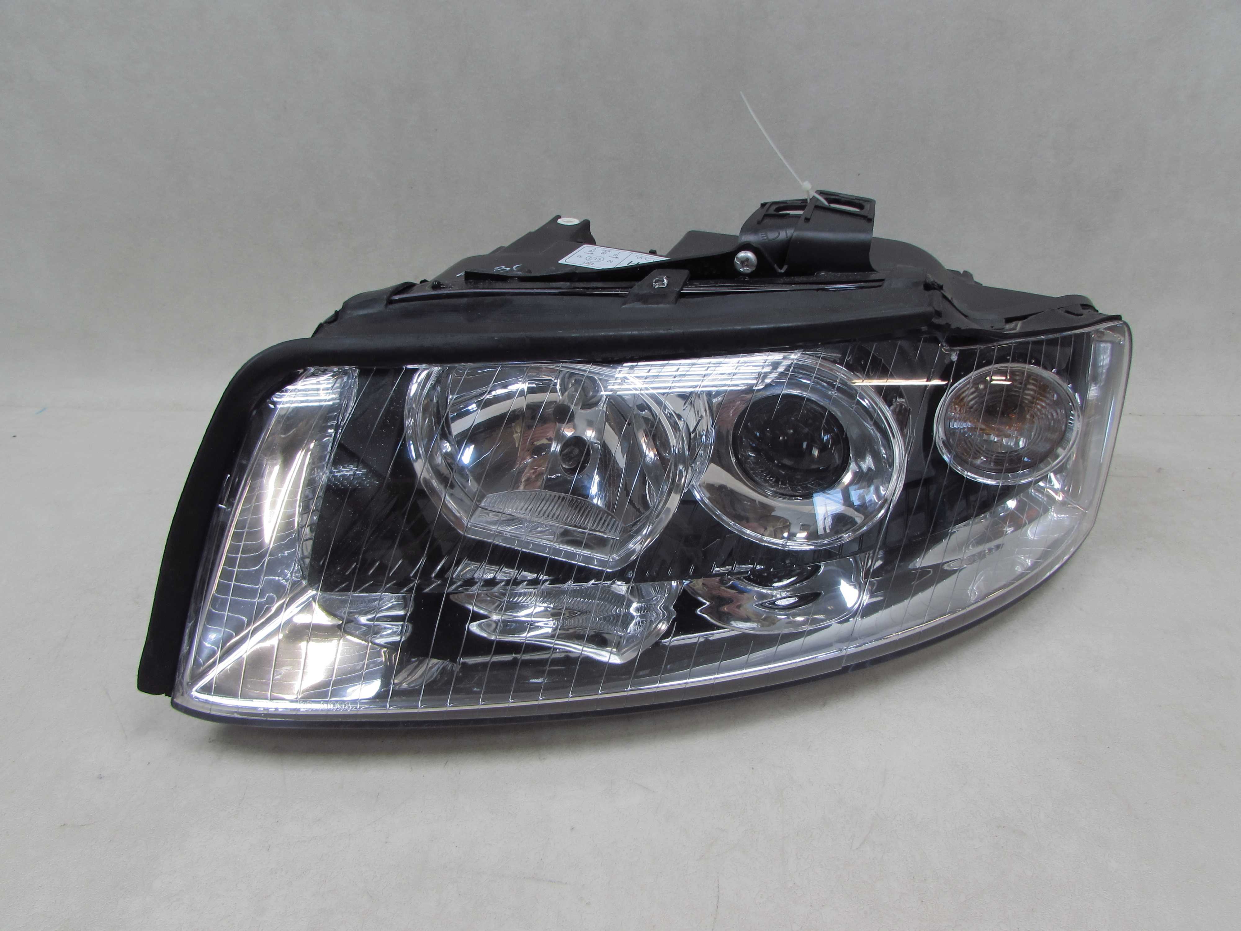 AUDI A4 B6 01-05 LAMPA REFLEKTOR PRZOD LEWA EU
