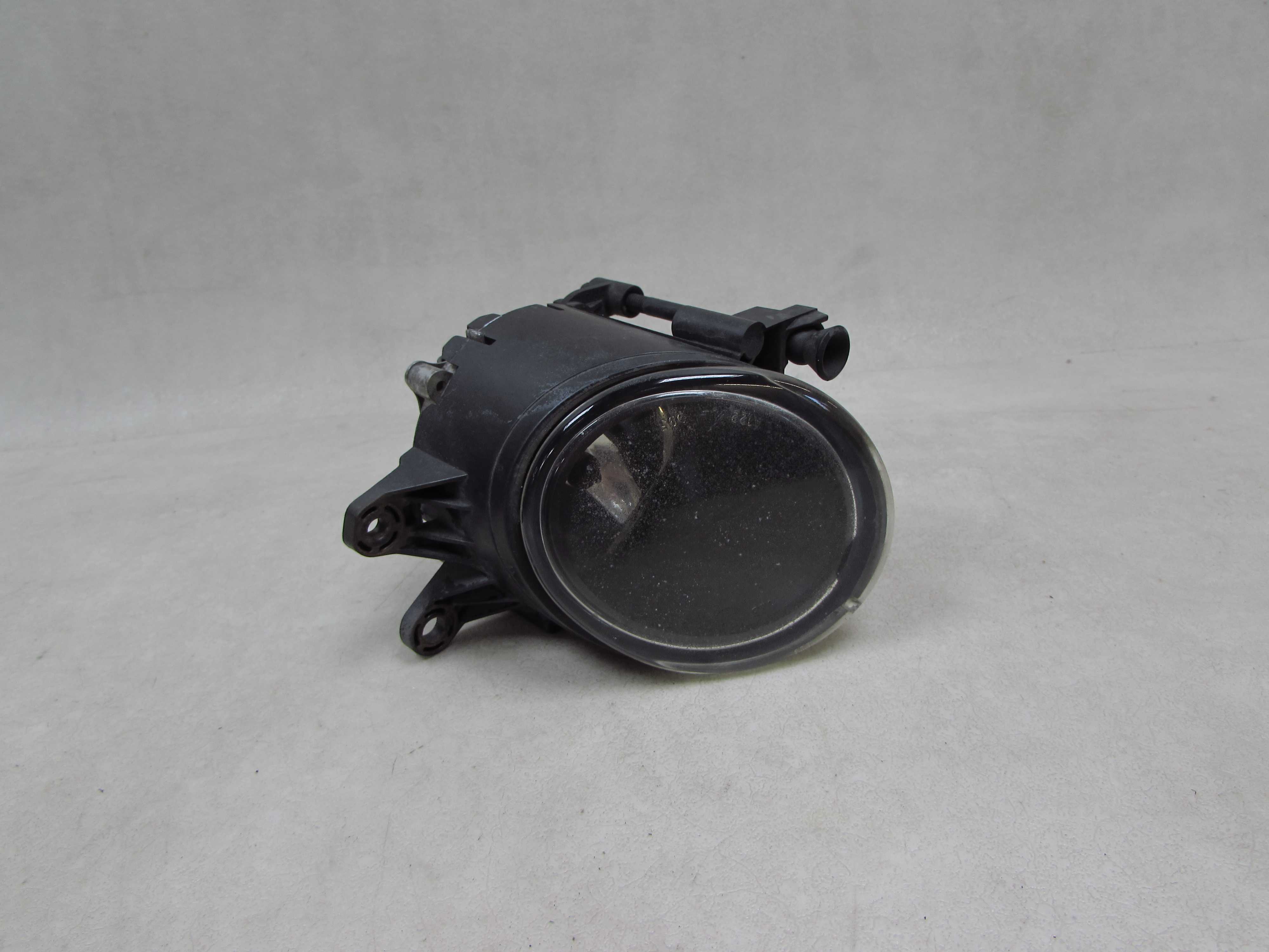AUDI A4 B6 01-05 HALOGEN LAMPA PRZECIWMGIELNA LEWA 8E0941699B