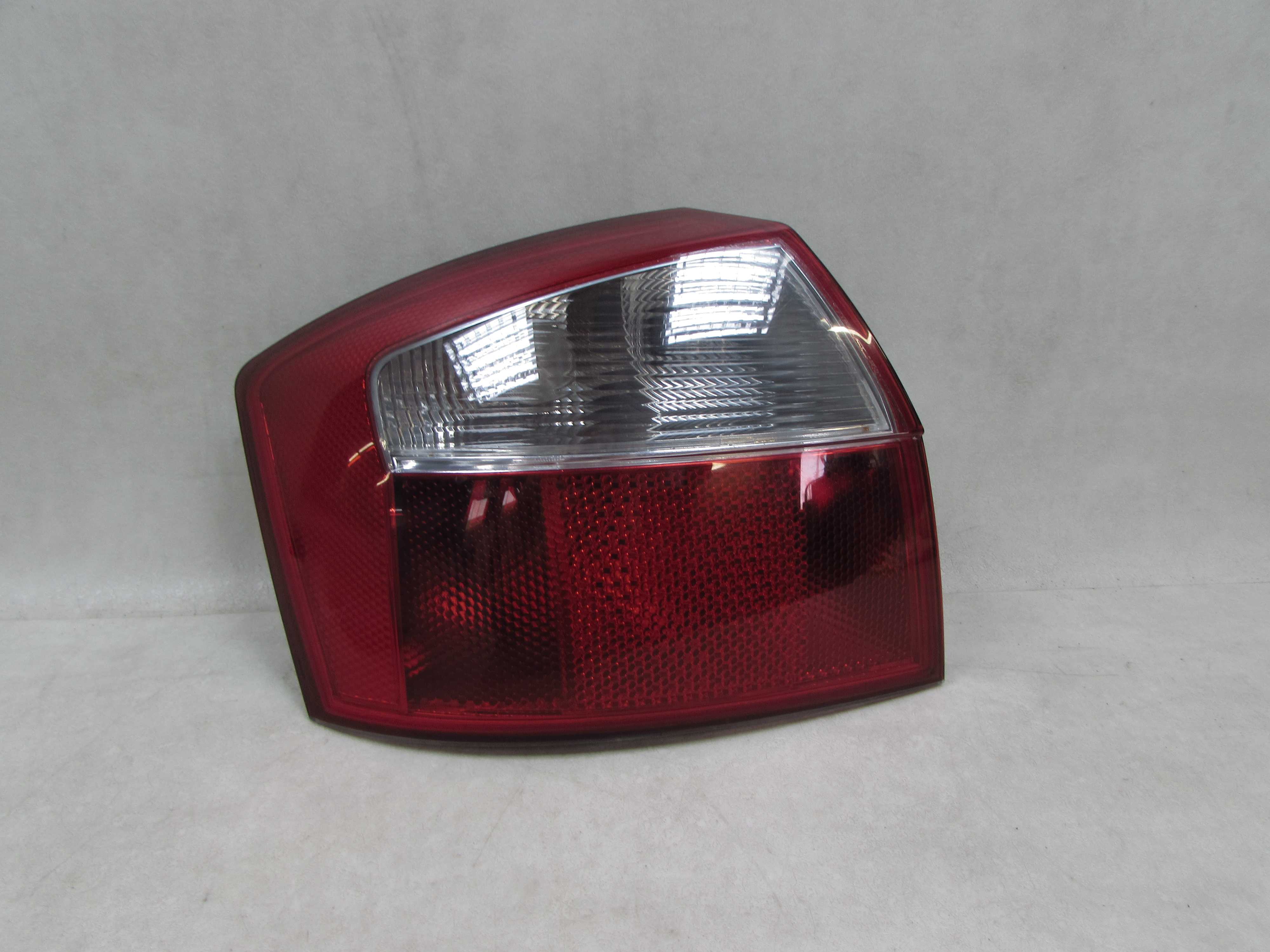 AUDI A4 B6 SEDAN 01-05 LAMPA TYLNA TYL LEWA