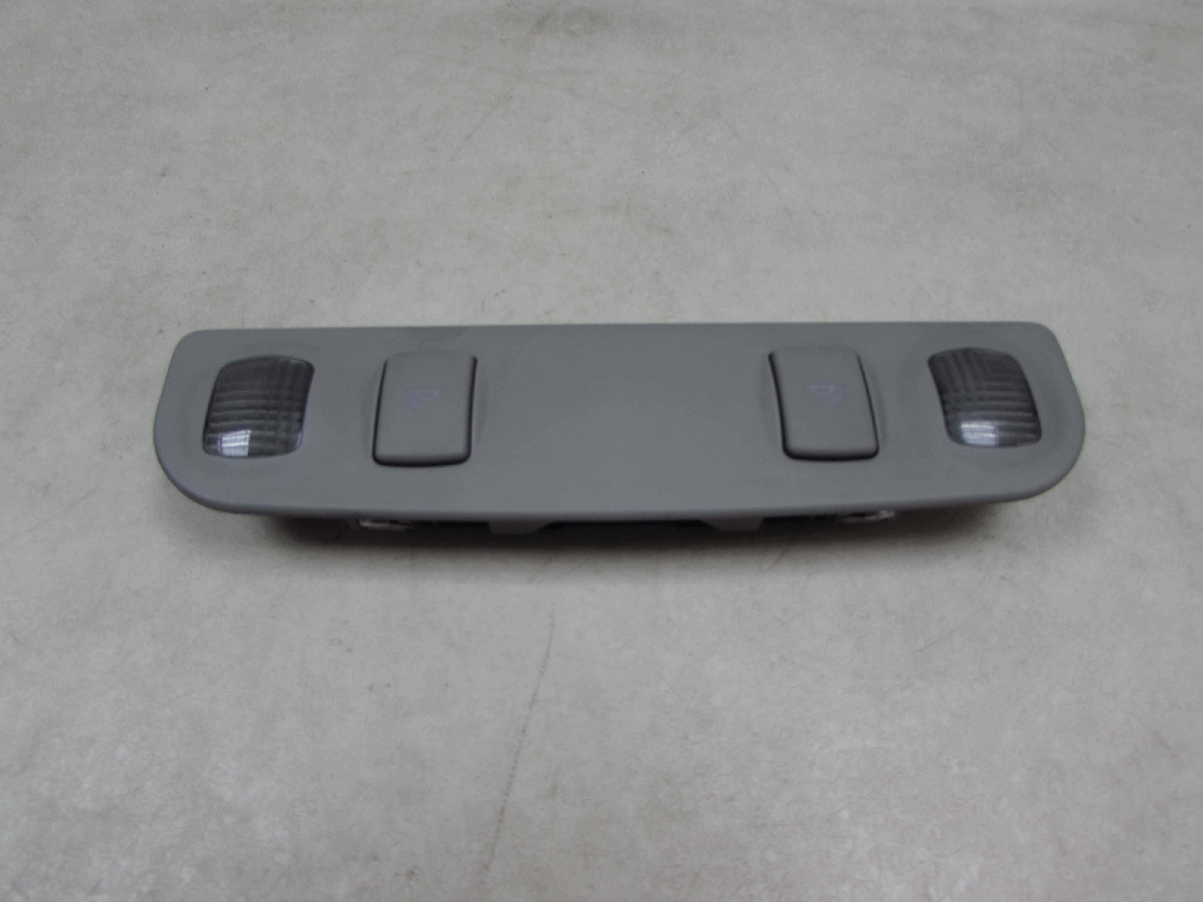 AUDI A3 A4 B6 01-05 LAMPKA OSWIETLENIA KABINY TYL 8E0947111A