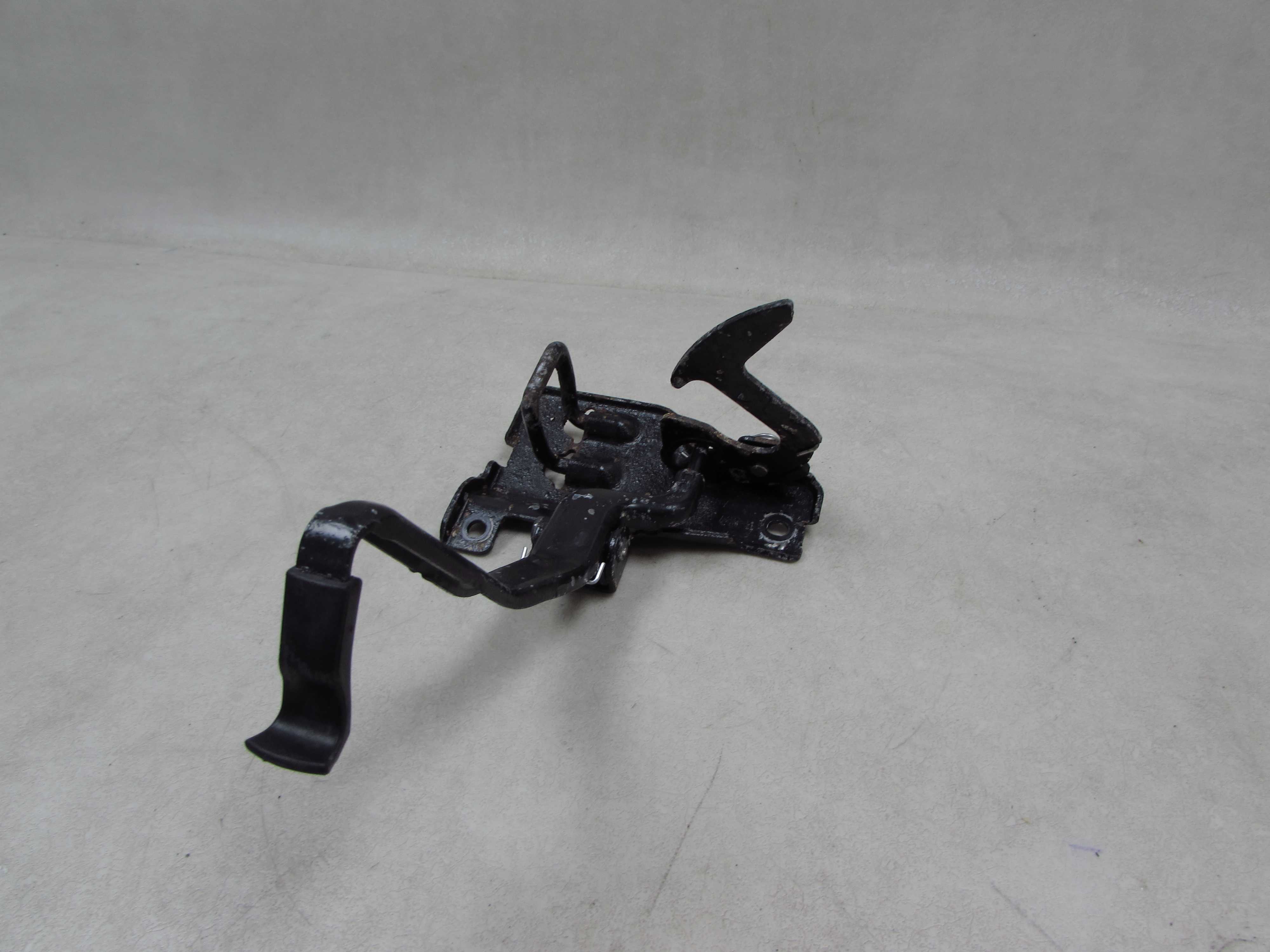 AUDI A4 B6 01-05 ZAMEK RYGIEL MASKI 8E0823480D
