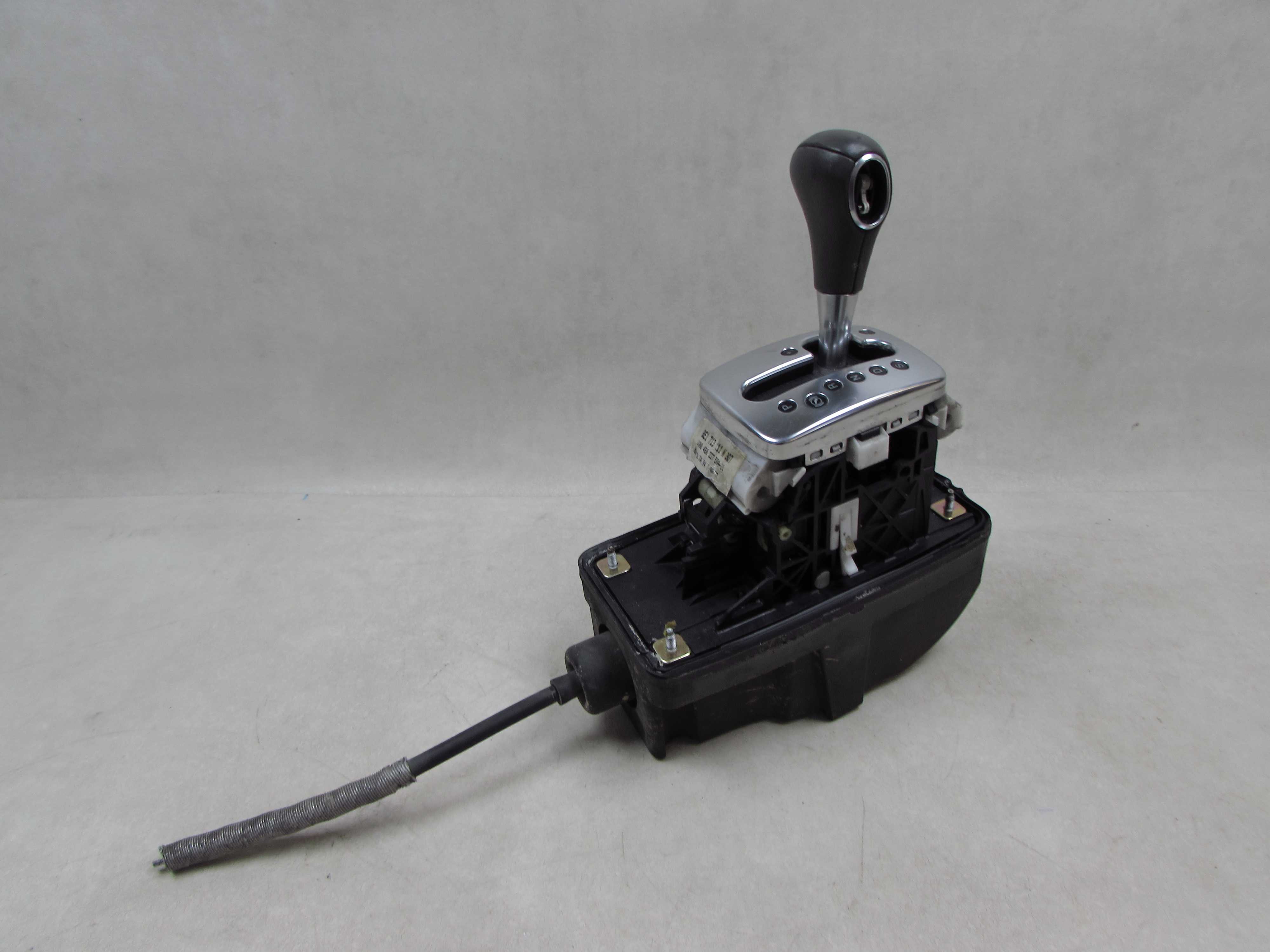 AUDI A4 B6 1.9 TDI 01-05 AUTOMAT LEWAREK WYBIERAK BIEGOW 8E1713111N