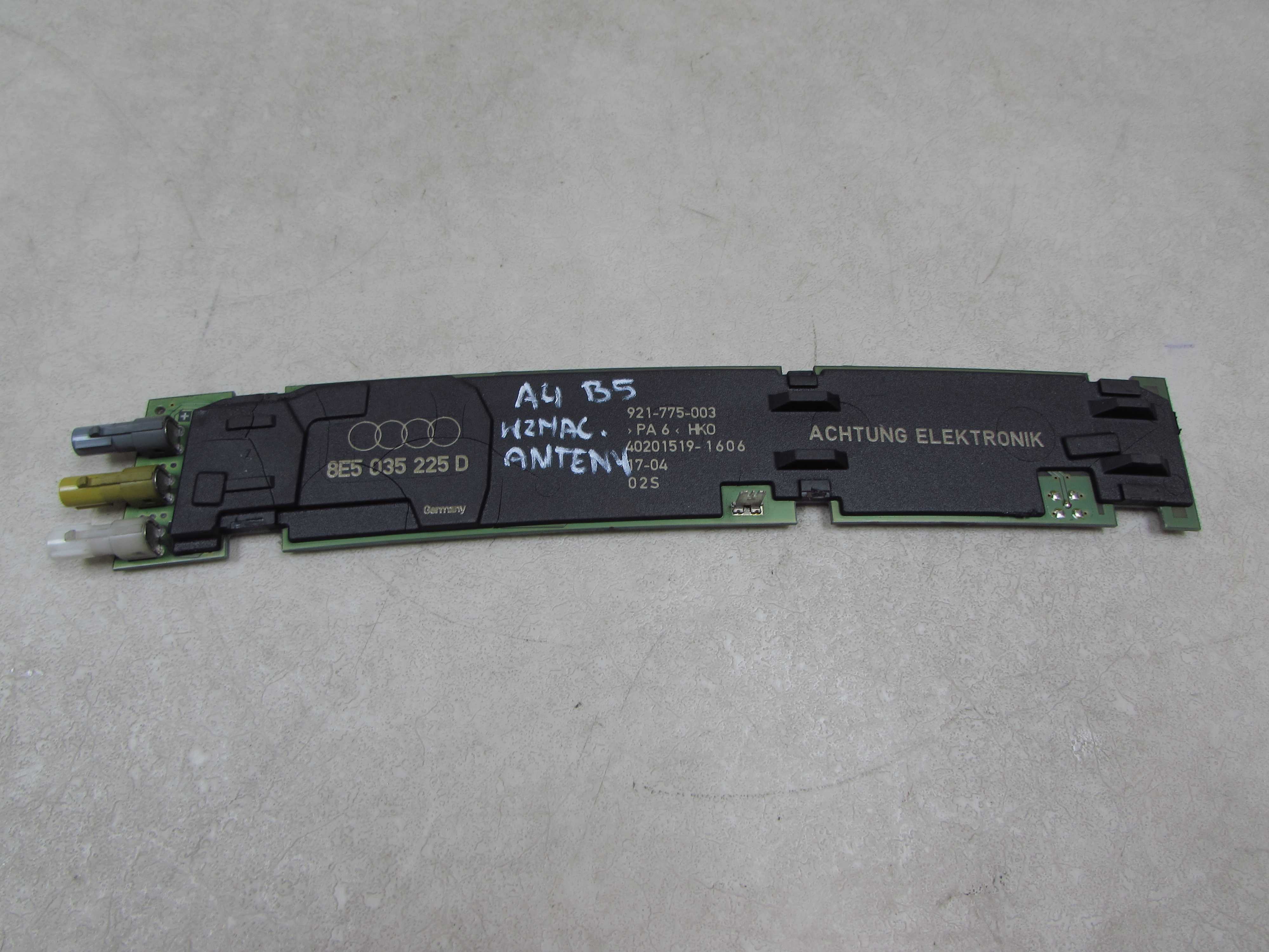 AUDI A4 B6 01-05 WZMACNIACZ ANTENOWY 8E5035225D