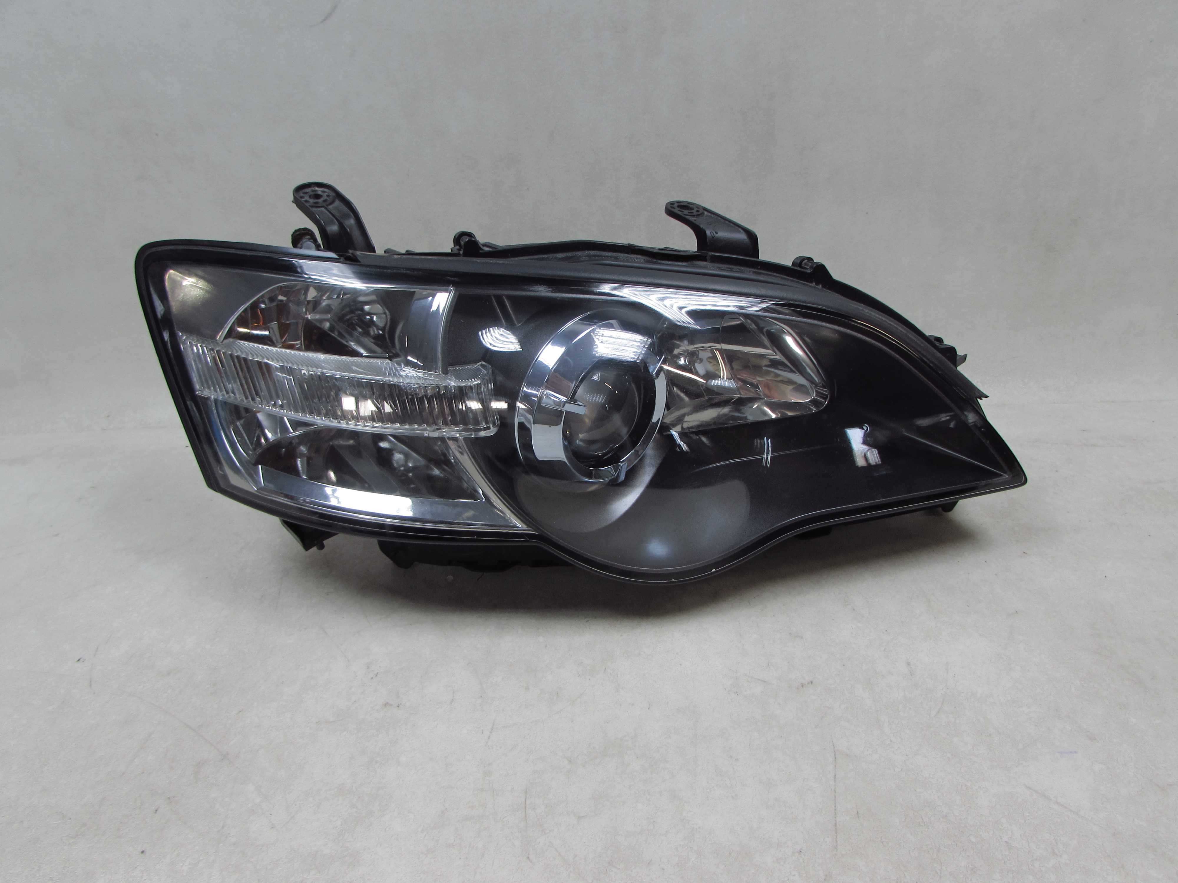 SUBARU LEGACY IV OUTBACK LAMPA REFLEKTOR PRAWY 03-06 EU