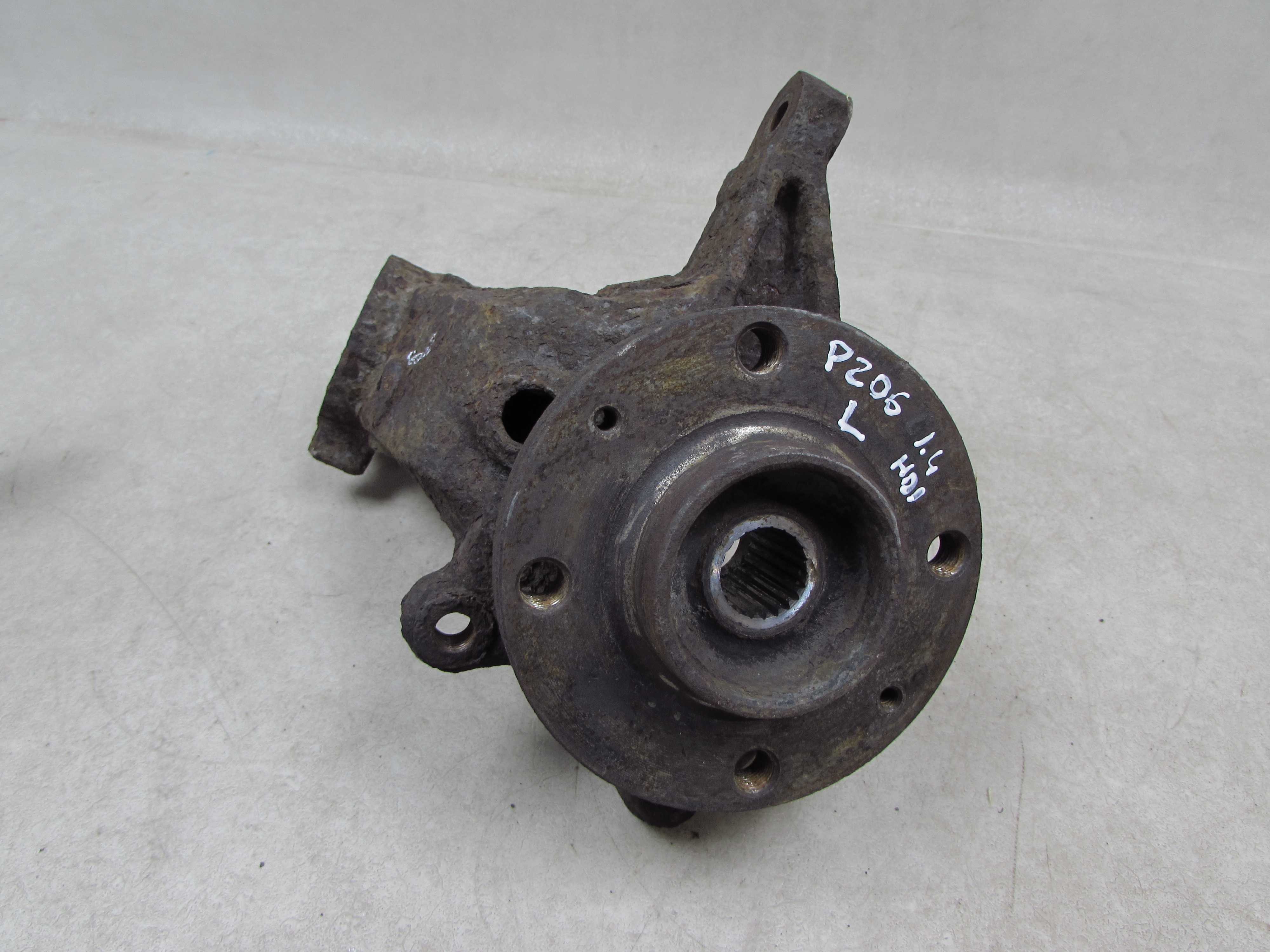 PEUGEOT 206 1.4 HDI 98-09 PIASTA ZWROTNICA PRZOD LEWA