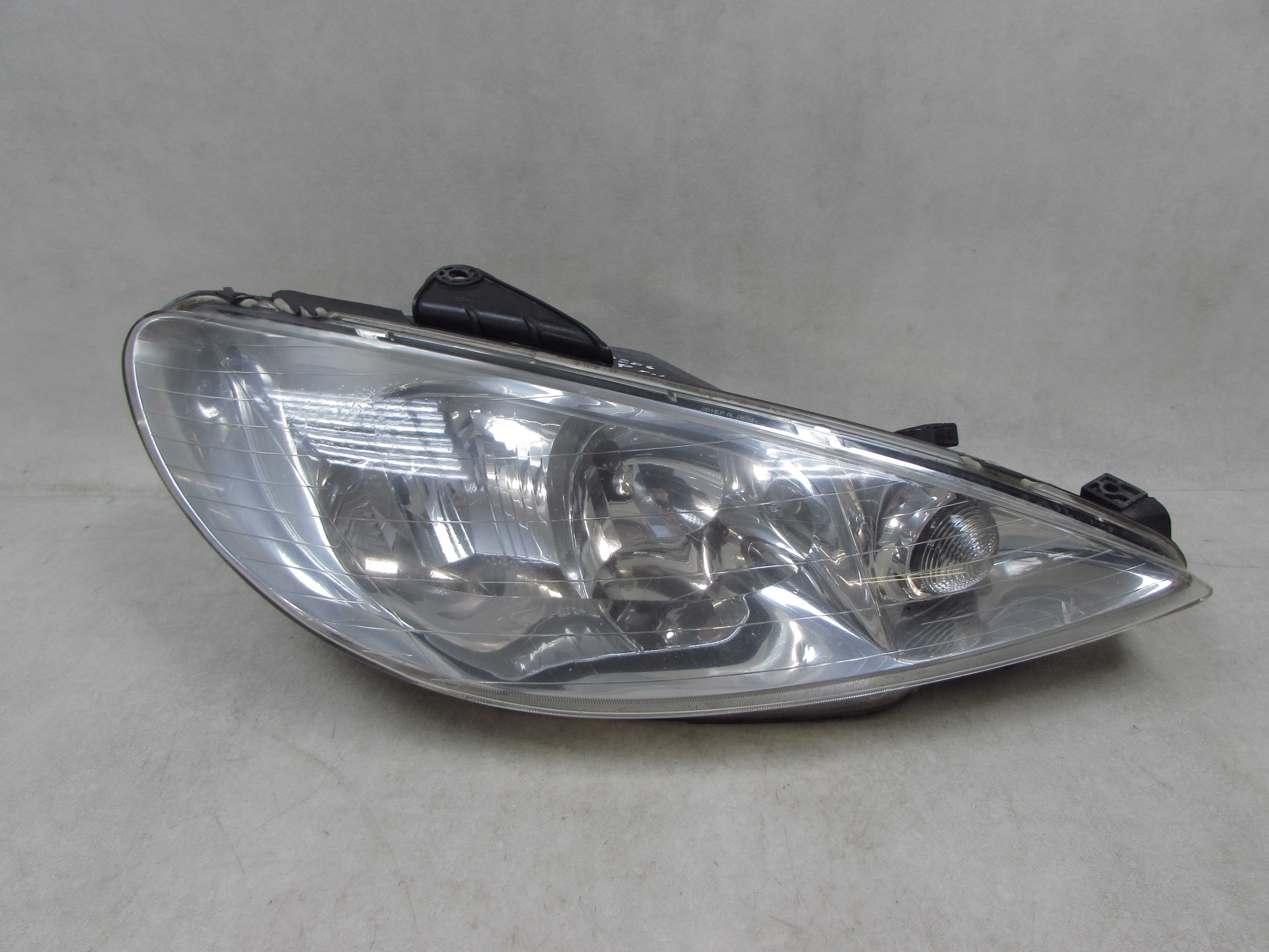 PEUGEOT 206 98-09  LAMPA REFLEKTOR PRAWY 9660535580 EU
