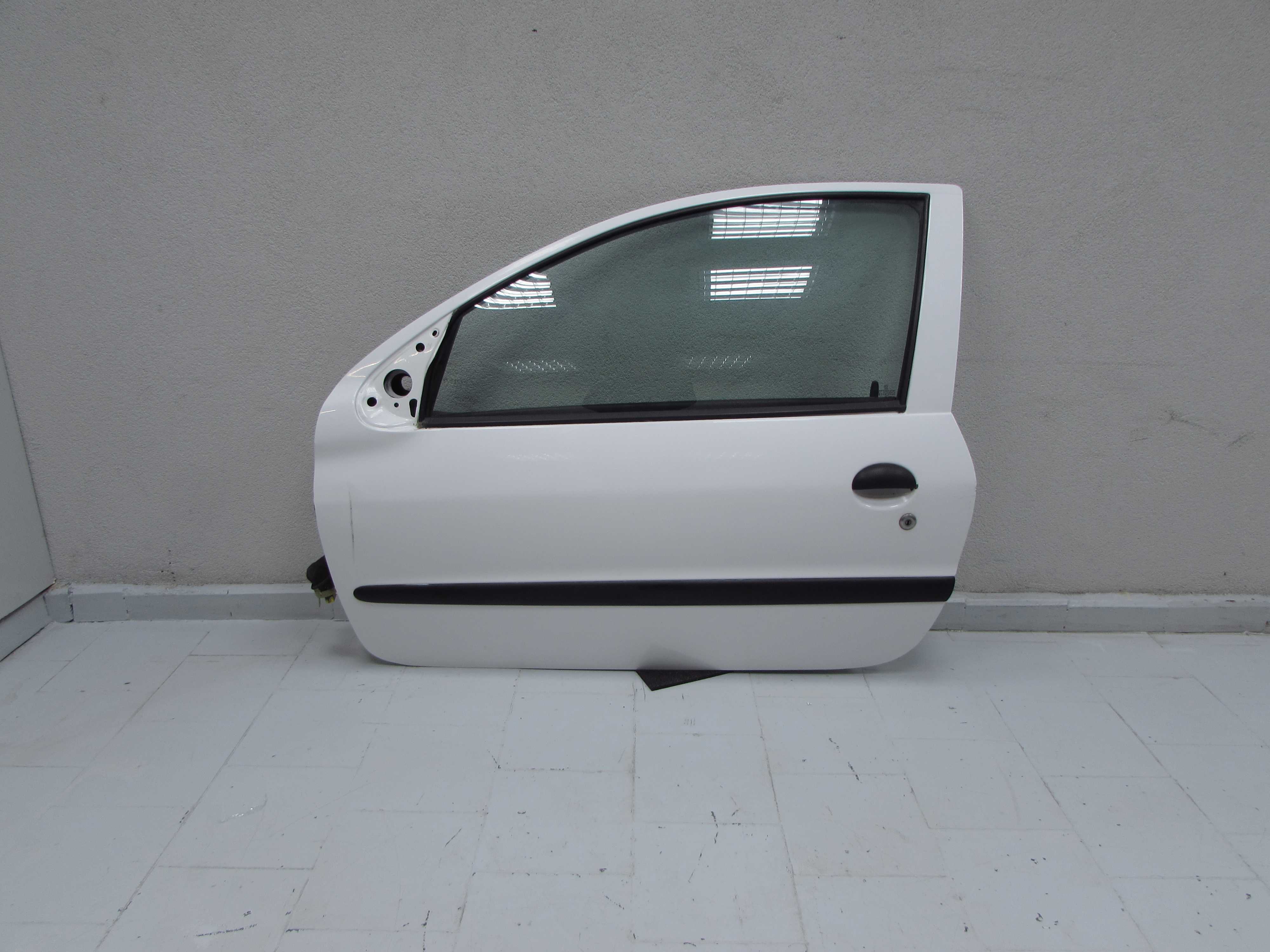 PEUGEOT 206 HB 3D 98-09 DRZWI PRZOD LEWY EWBP