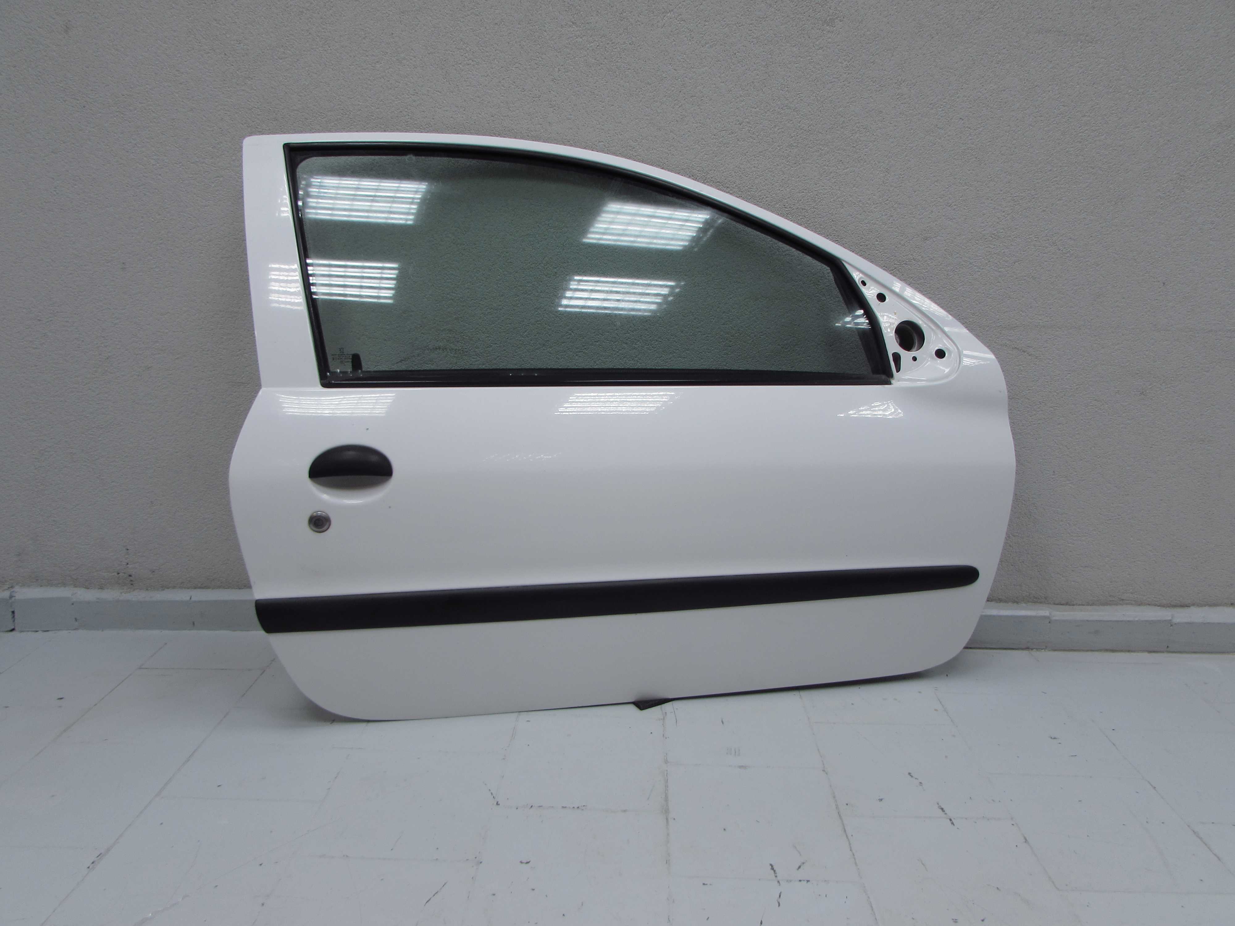 PEUGEOT 206 HB 3D 98-09 DRZWI PRZOD PRAWY EWBP