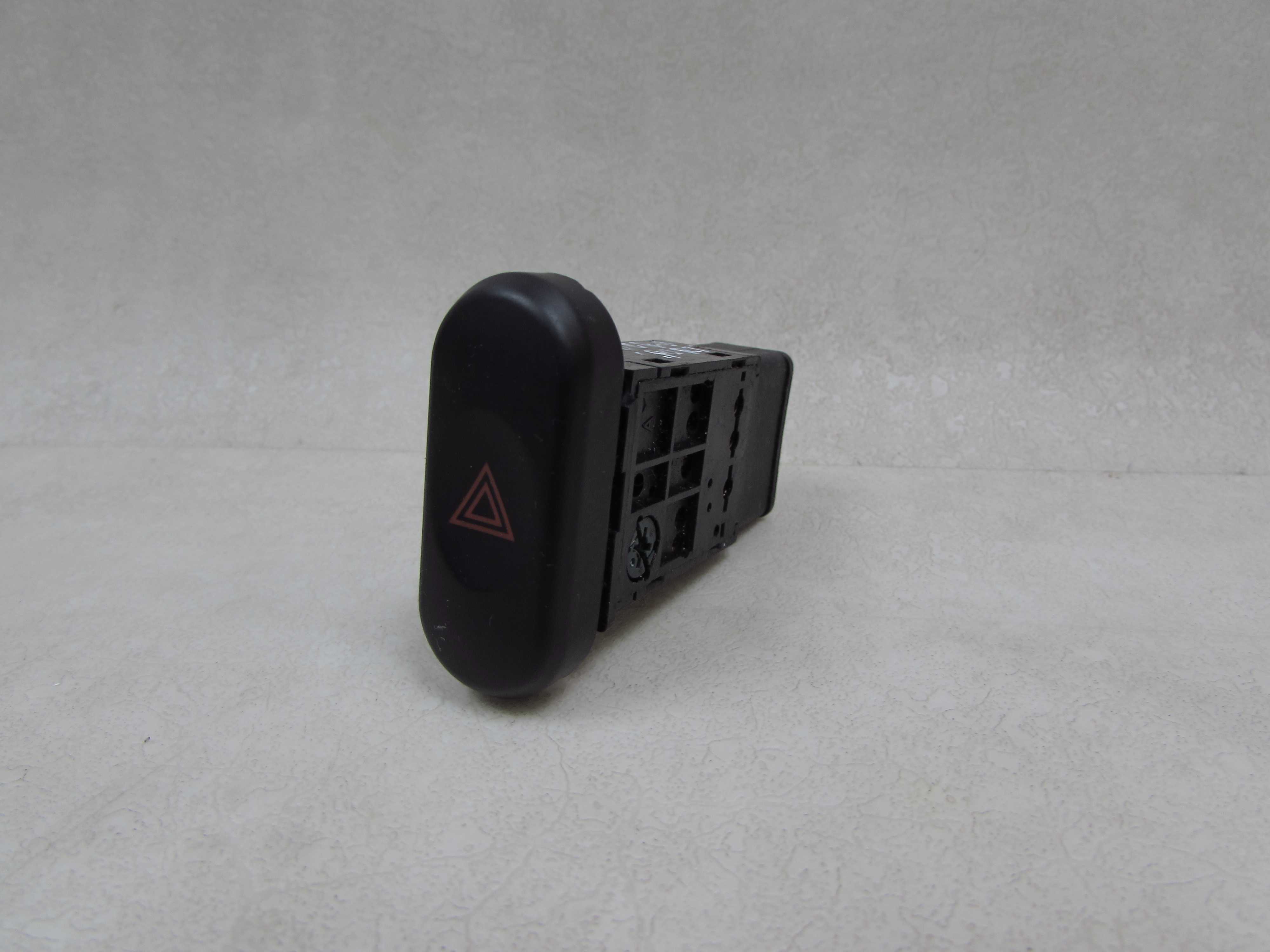 MITSUBISHI PAJERO SPORT SHOGUN 96-08 PRZELACZNIK SWIATEL AWARYJNYCH