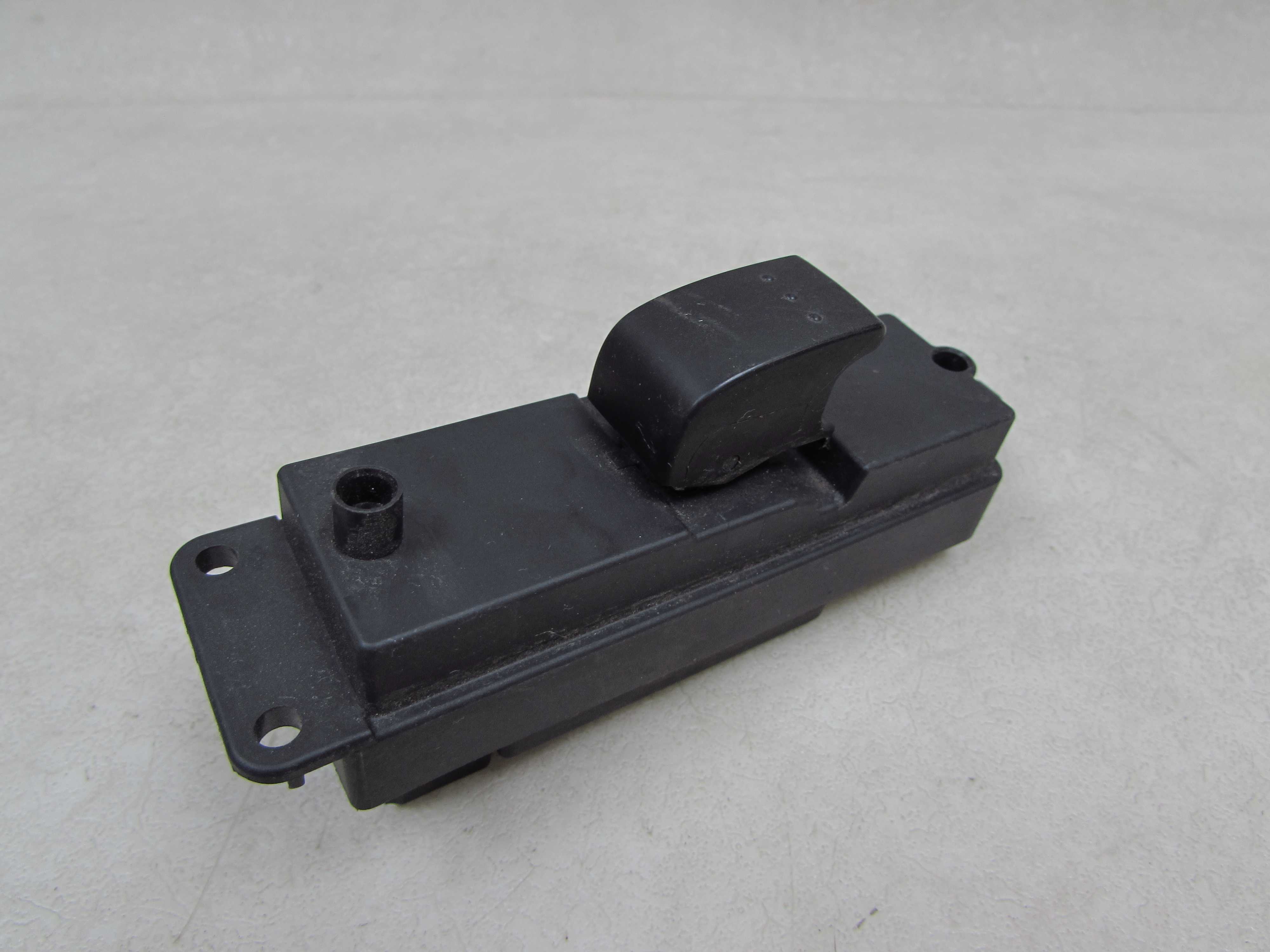MAZDA 3 I BK 03-06 PANEL PRZELACZNIK SZYB PRAWY BS3E66370