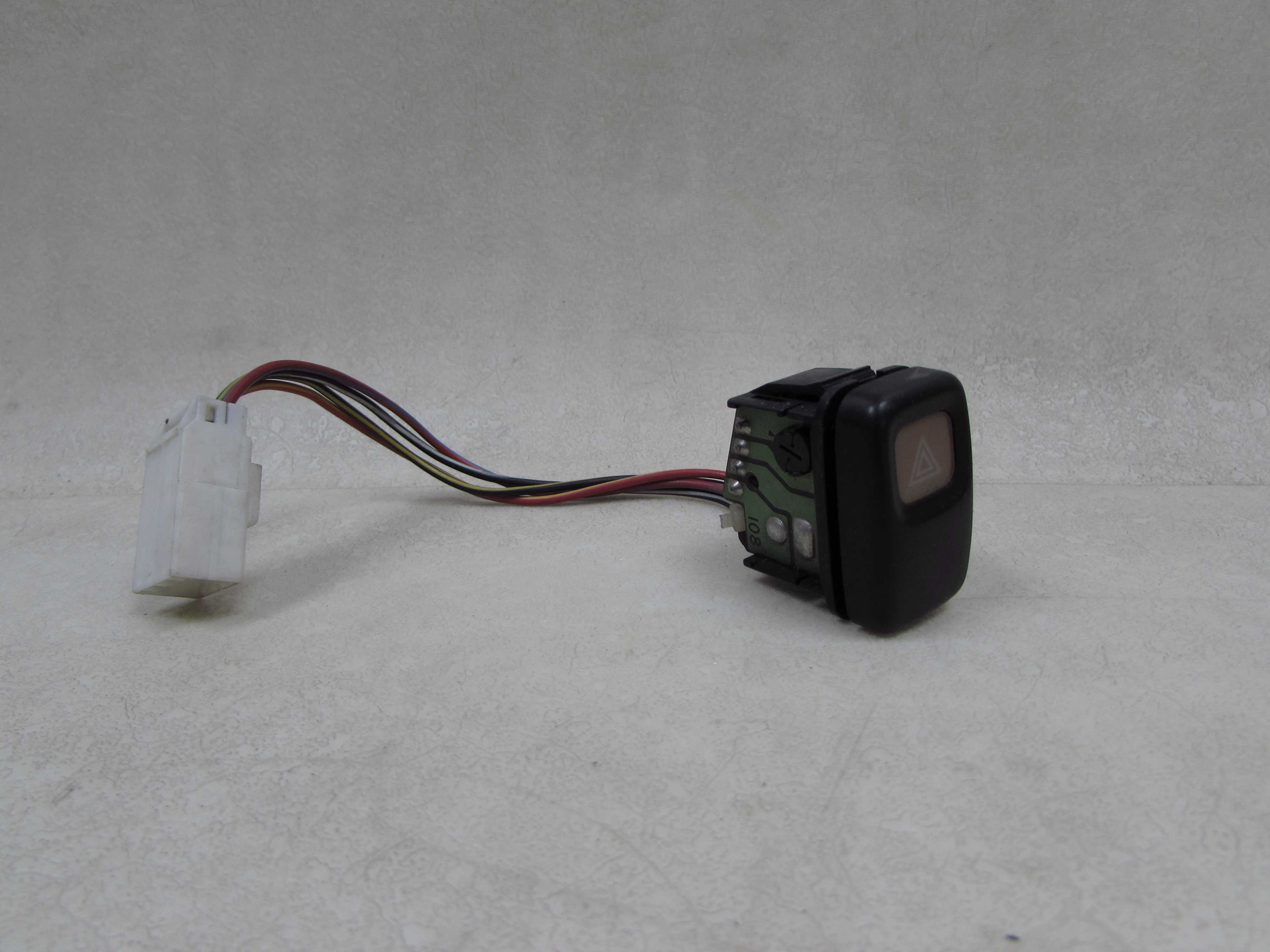 MAZDA 323 F 98-00 WLACZNIK SWIATEL AWARYJNYCH