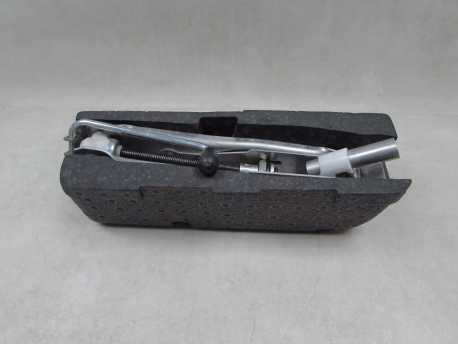 AUDI A2 LEWAREK PODNOSNIK WKLAD 8Z0011031A