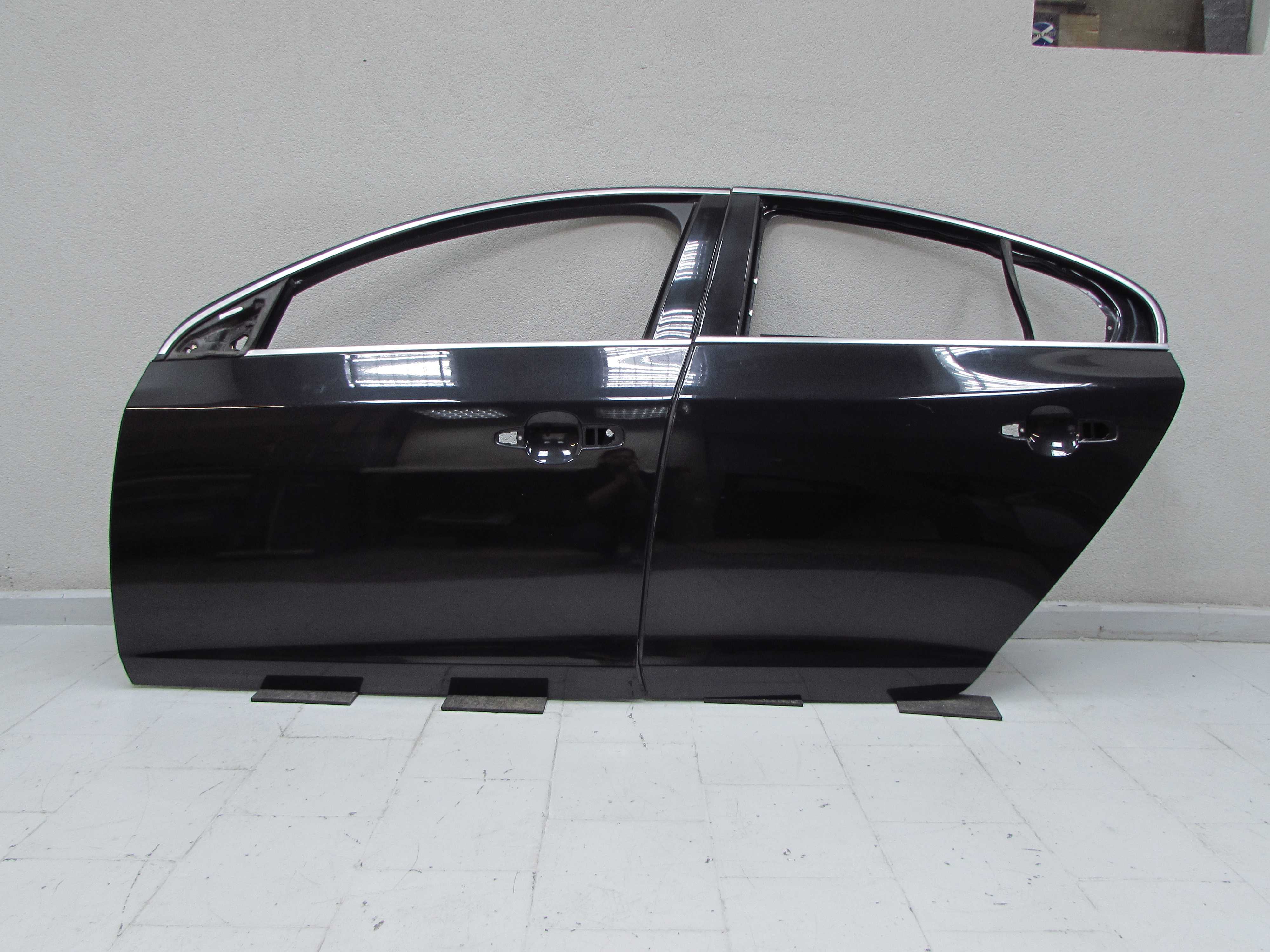VOLVO S60 II V60 10- DRZWI PRZOD LEWE 452
