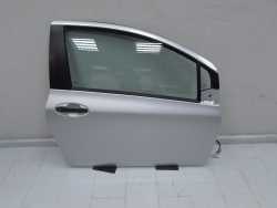 TOYOTA YARIS II LIFT 3D 06-11 DRZWI PRAWE PRZOD KPL 1E7
