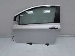 TOYOTA YARIS II LIFT 3D 06-11 DRZWI LEWE PRZOD KPL 1E7