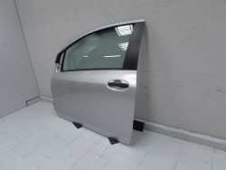 TOYOTA YARIS II LIFT 3D 06-11 DRZWI LEWE PRZOD KPL 1E7