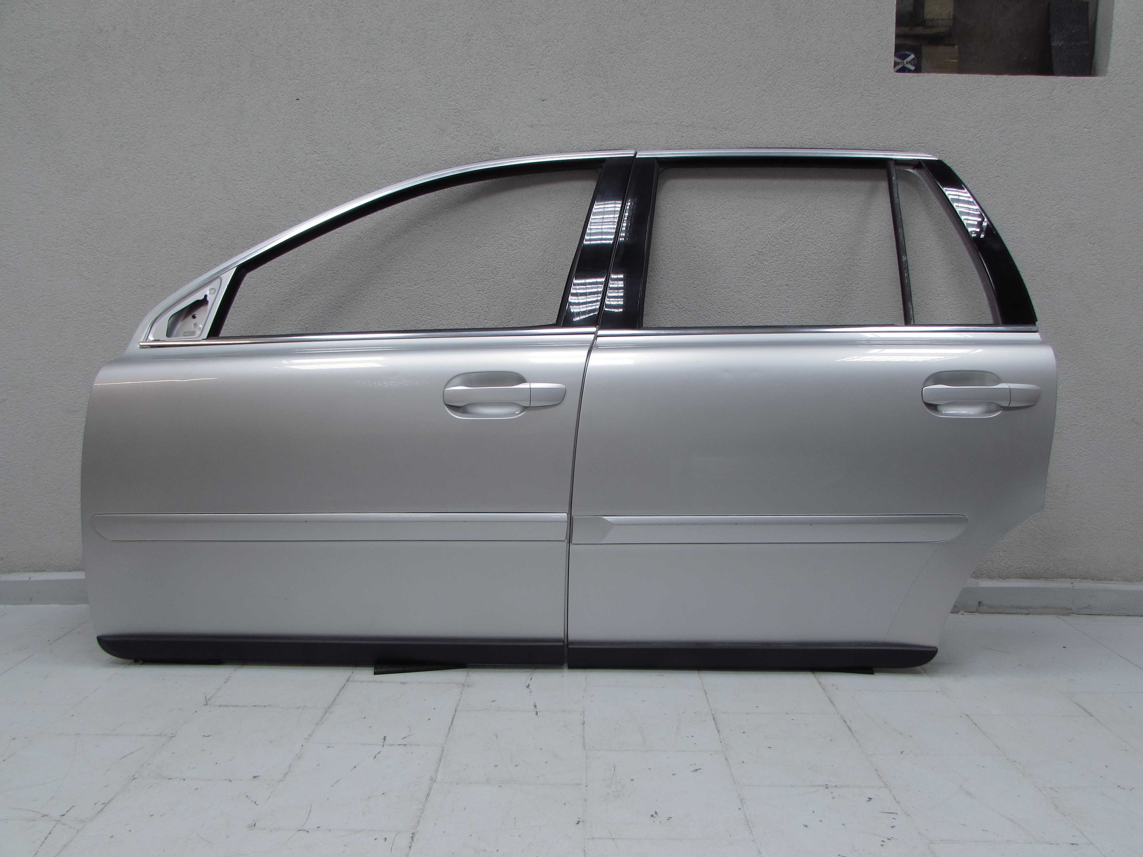 VOLVO XC90 02-14 DRZWI LEWY PRZOD PRZEDNIE LEWE 426