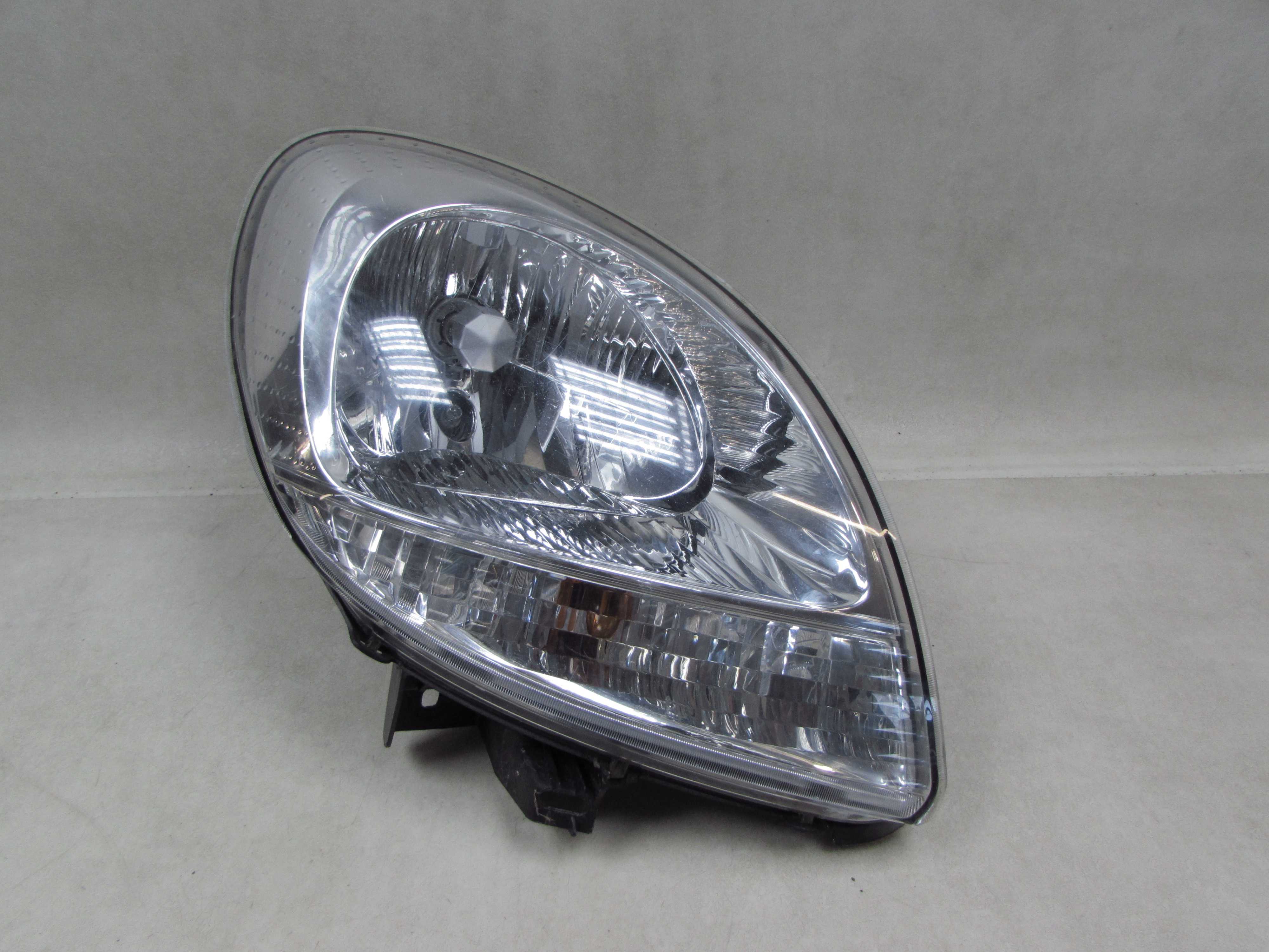 RENAULT KANGOO I LIFT 03-08 LAMPA PRZOD PRAWA REFLEKTOR 8200589035 UK