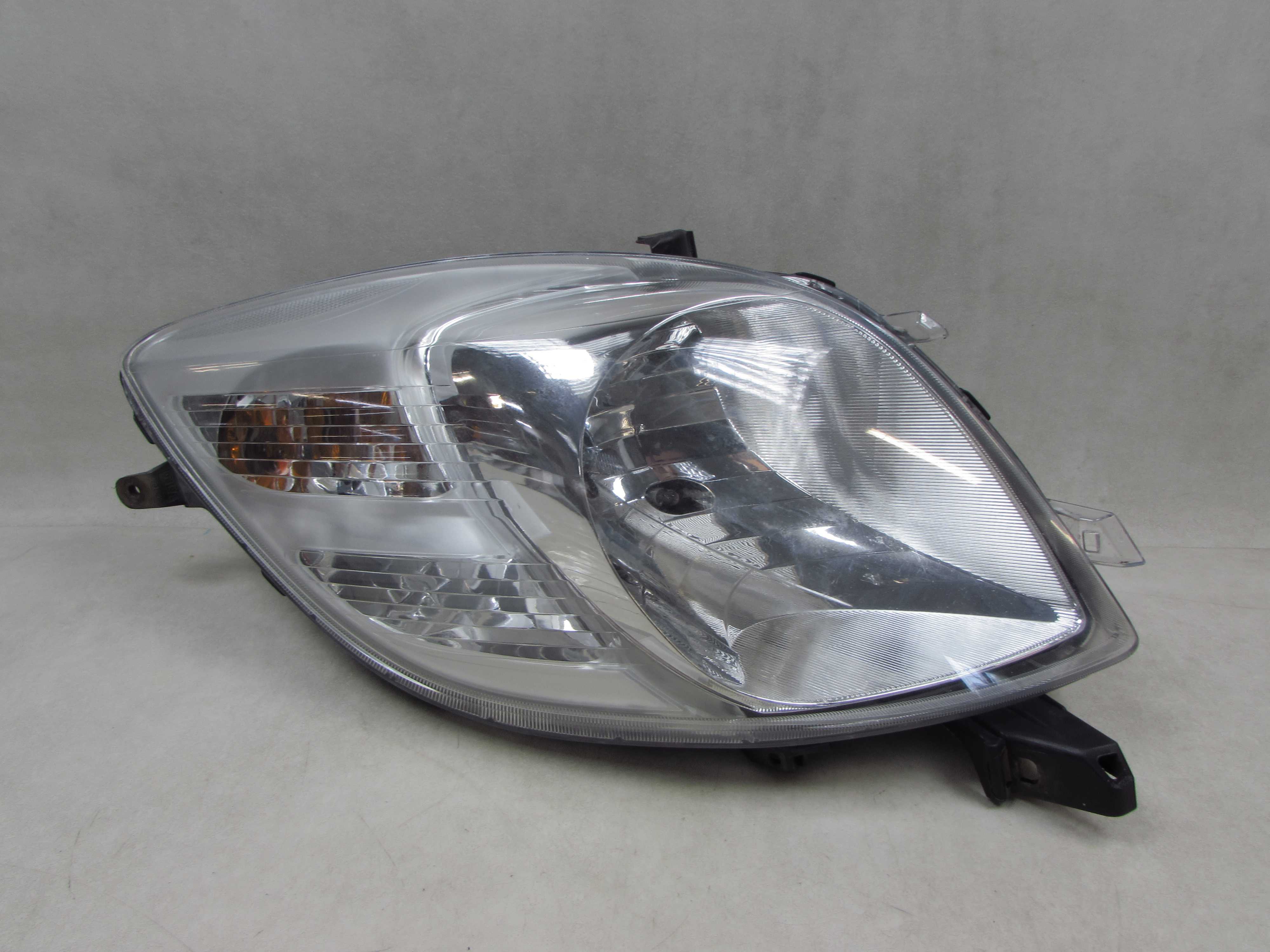 TOYOTA YARIS II LIFT 09-11 LAMPA PRZOD LEWA REFLEKTOR 89900739 81150-0D130 UK