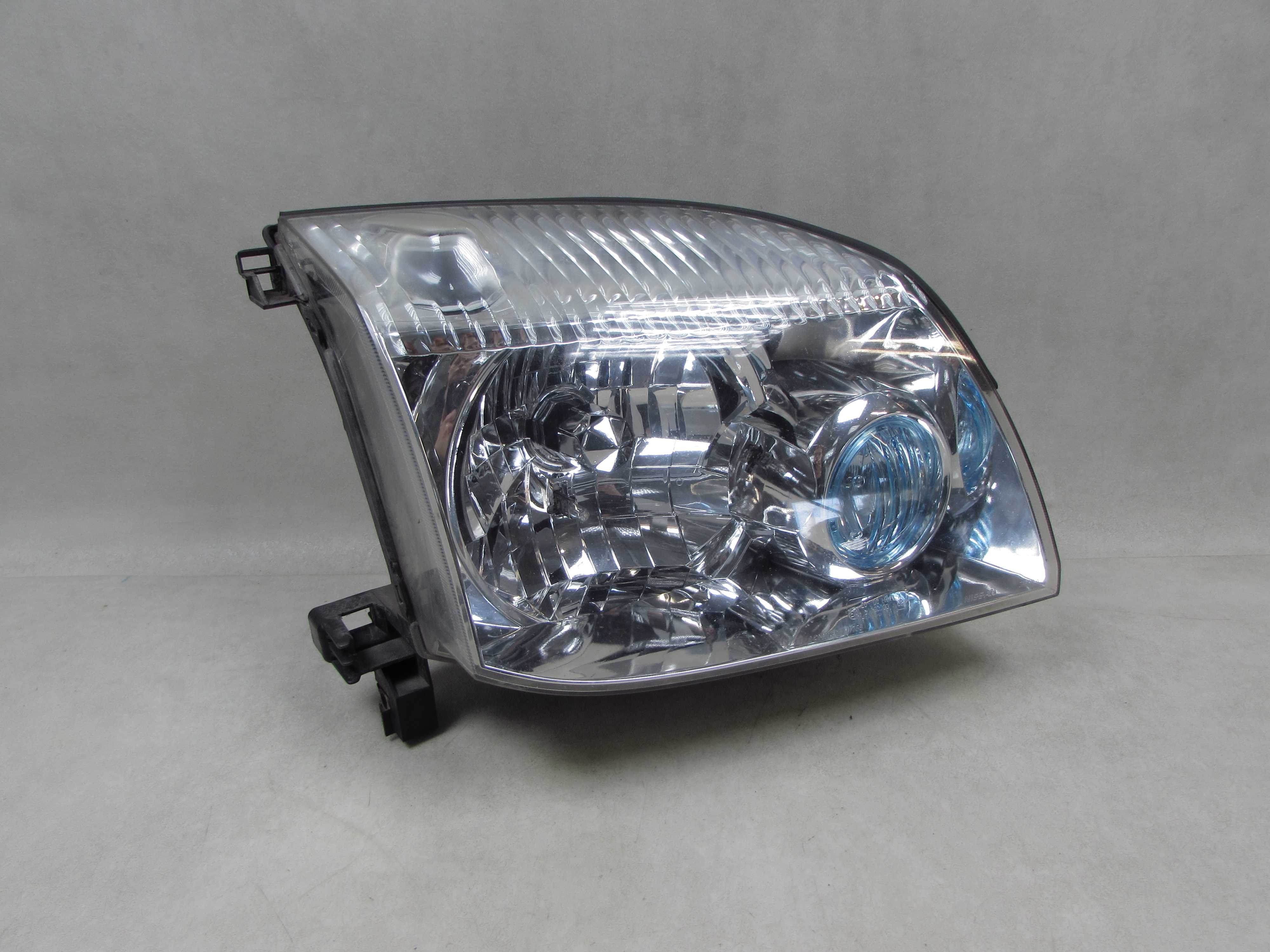 NISSAN X-TRAIL T30 LIFT 04-07 LAMPA PRZOD PRAWA REFLEKTOR XENON UK