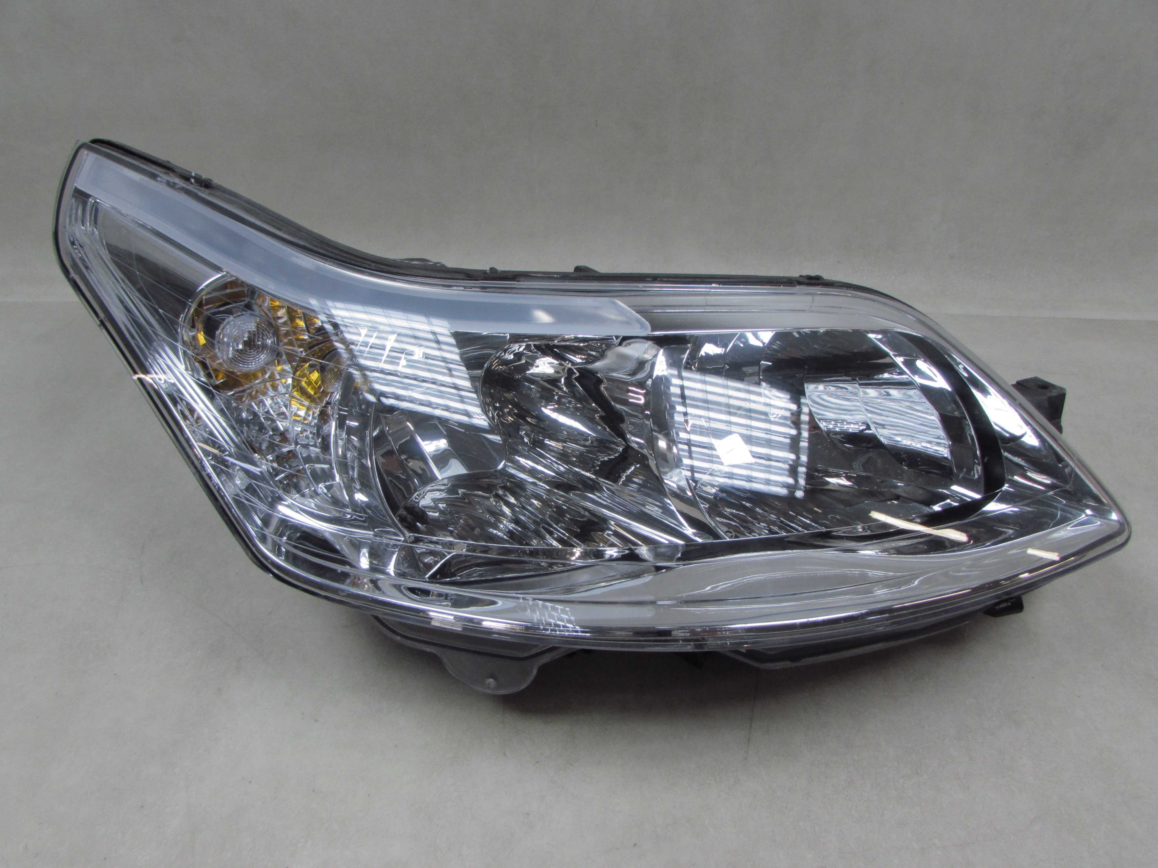 CITROEN C4 04-08 LAMPA REFLEKTOR PRZOD PRAWA